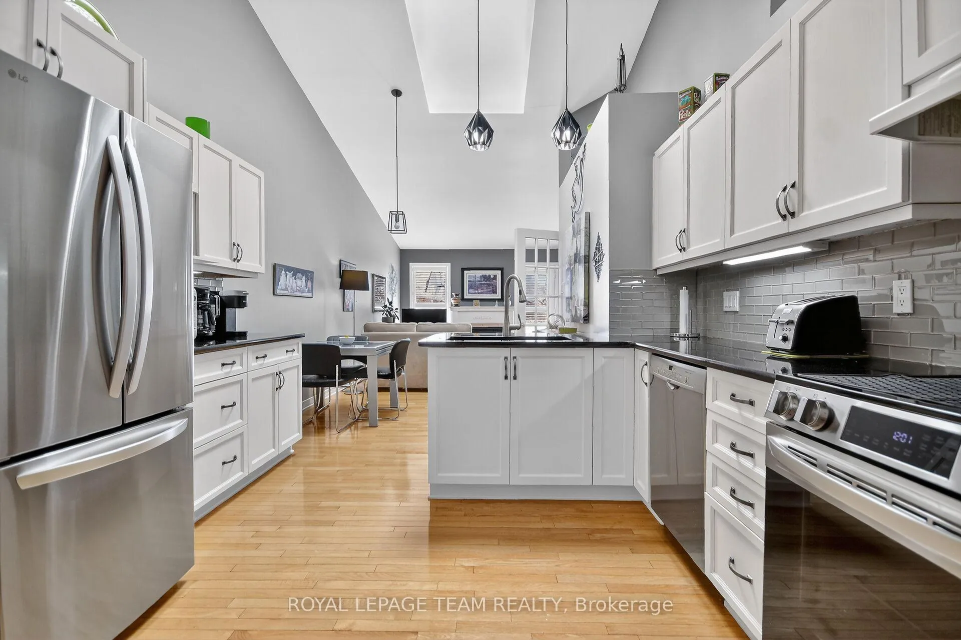 Photo 11 of 20 Nighthawk Crescent, Ottawa, Kanata - Bridlewood — HOMEH