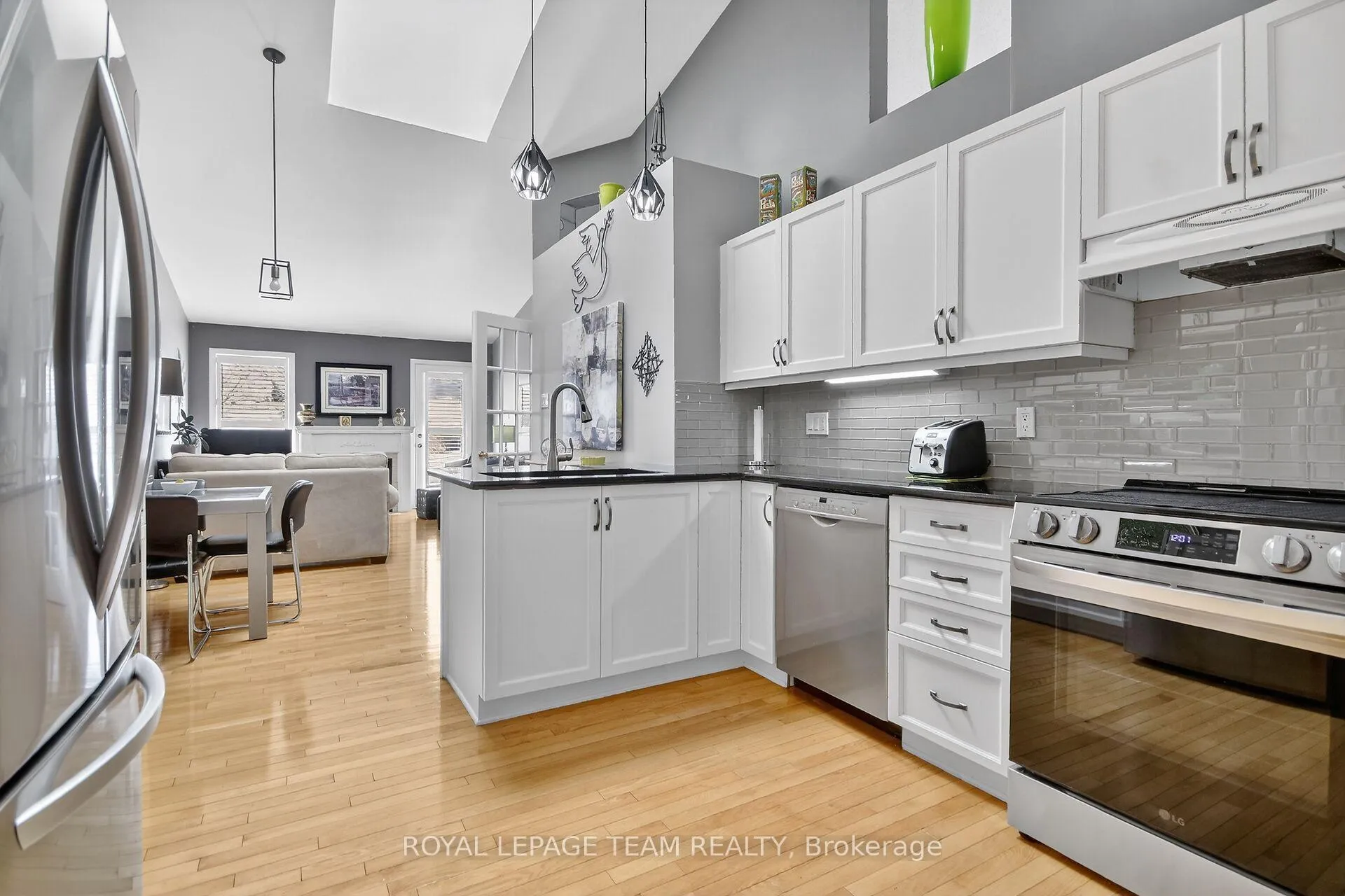 Photo 12 of 20 Nighthawk Crescent, Ottawa, Kanata - Bridlewood — HOMEH