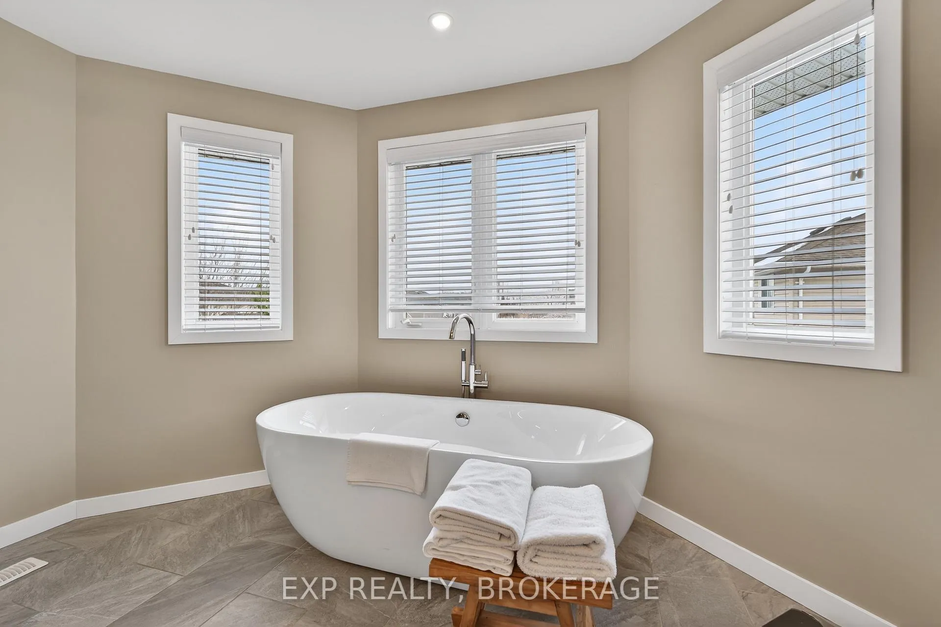 Photo 25 of 1418 Stoneridge Drive, Kingston, City Southwest — HOMEH