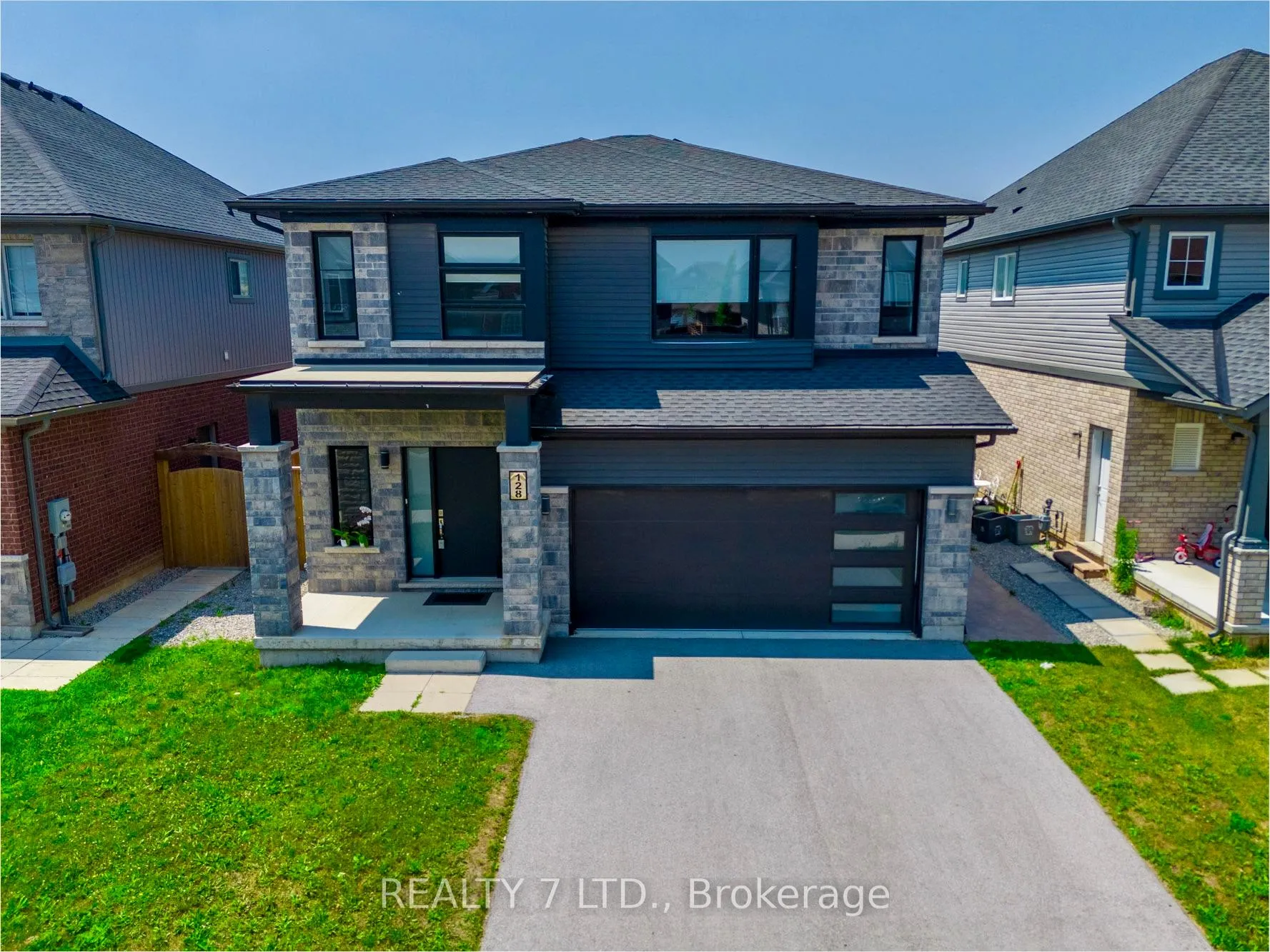Photo 2 of 128 Susan Drive, Pelham, Fonthill — HOMEH