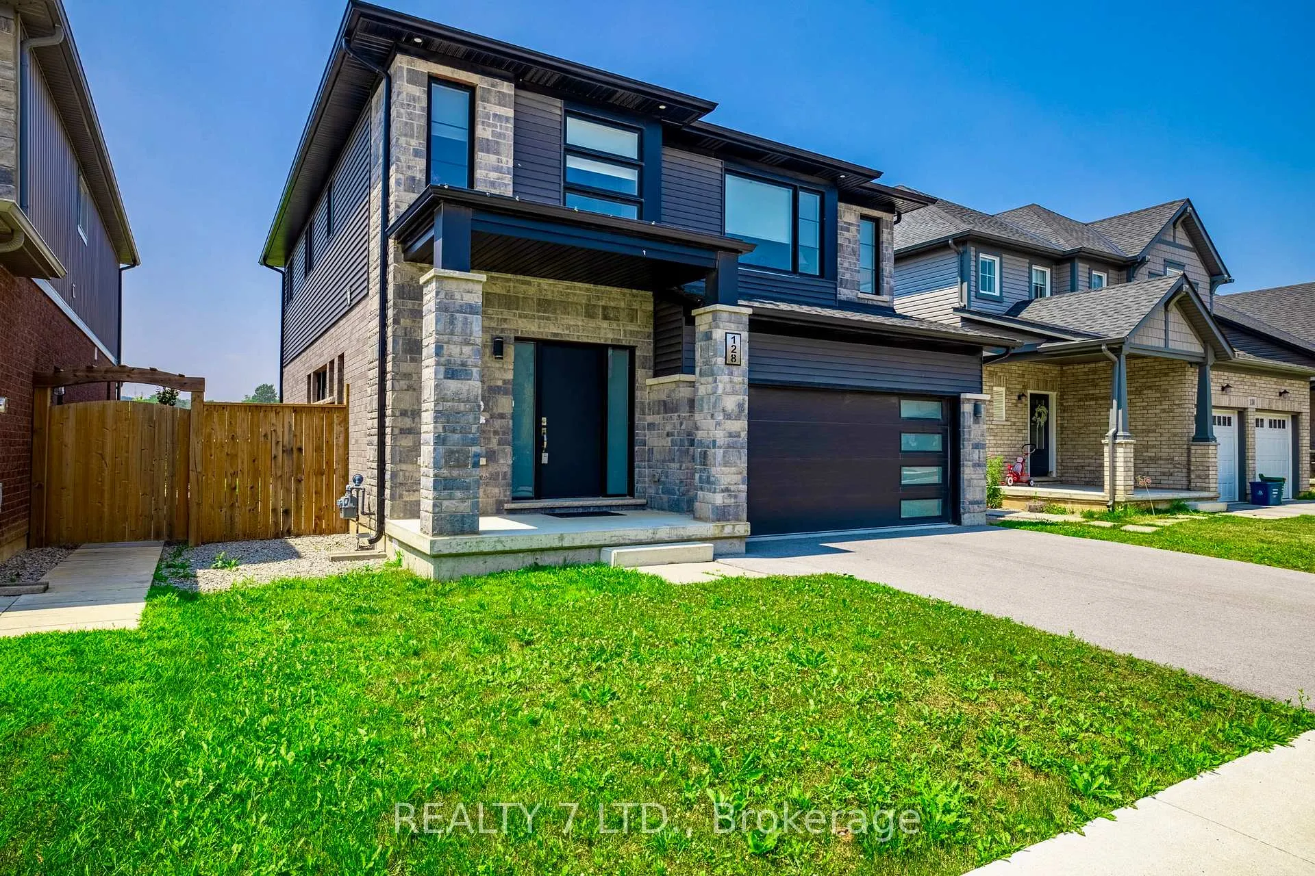 Photo 3 of 128 Susan Drive, Pelham, Fonthill — HOMEH