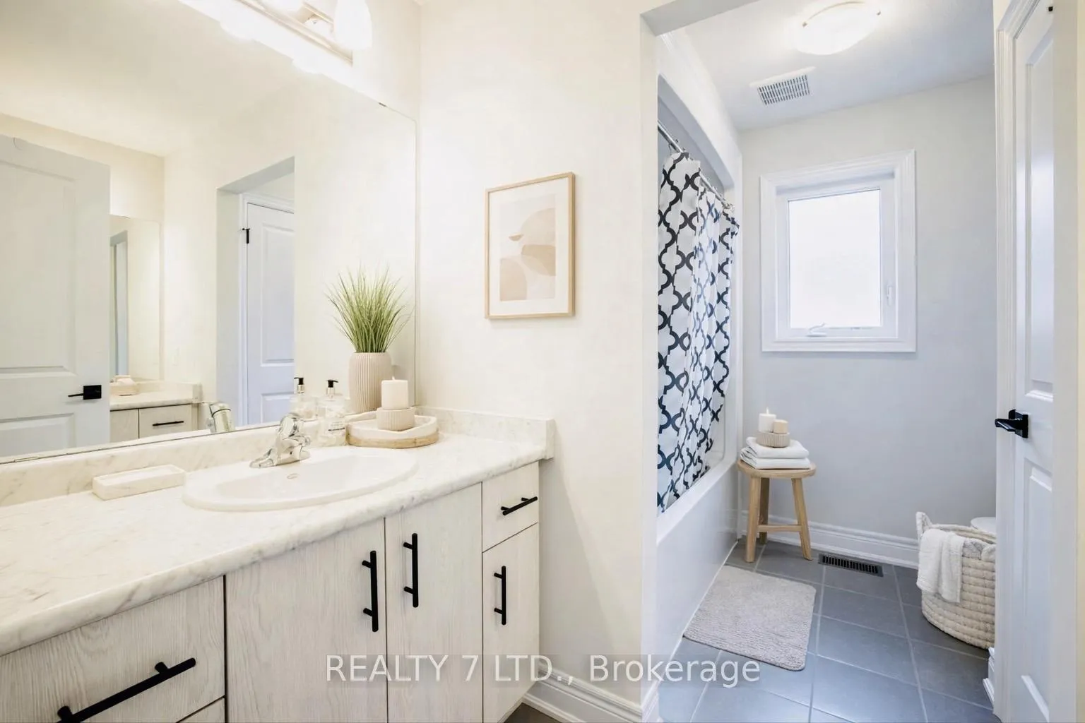 Photo 15 of 128 Susan Drive, Pelham, Fonthill — HOMEH