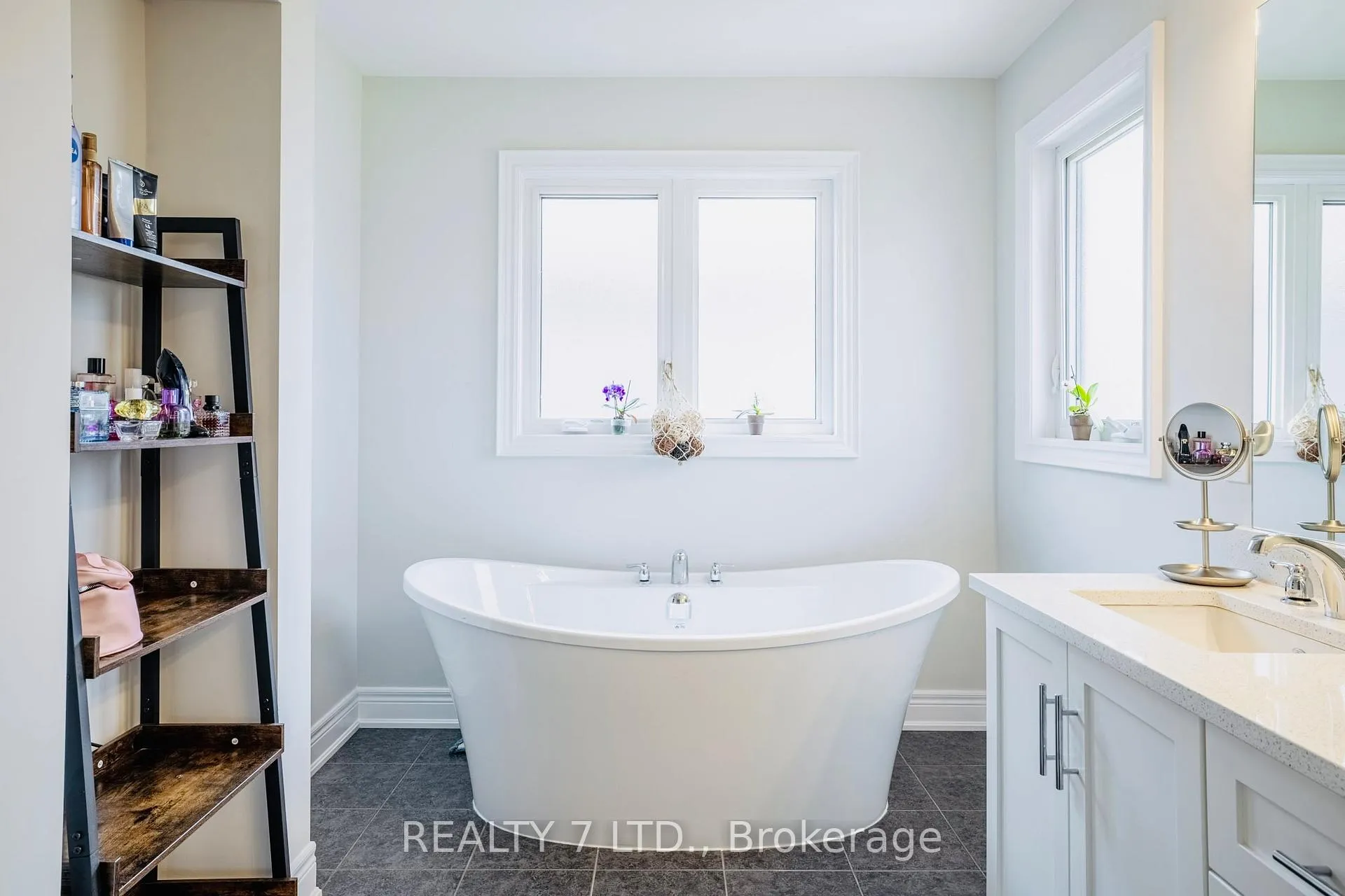Photo 22 of 128 Susan Drive, Pelham, Fonthill — HOMEH