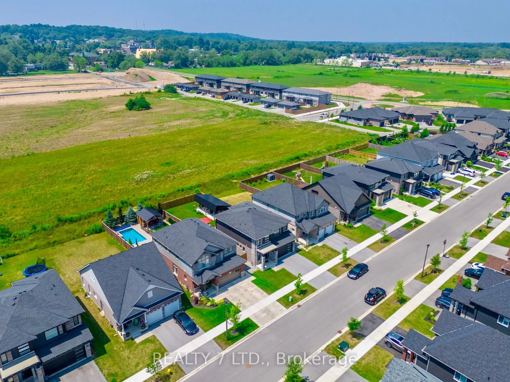 Photo 32 of 128 Susan Drive, Pelham, Fonthill — HOMEH
