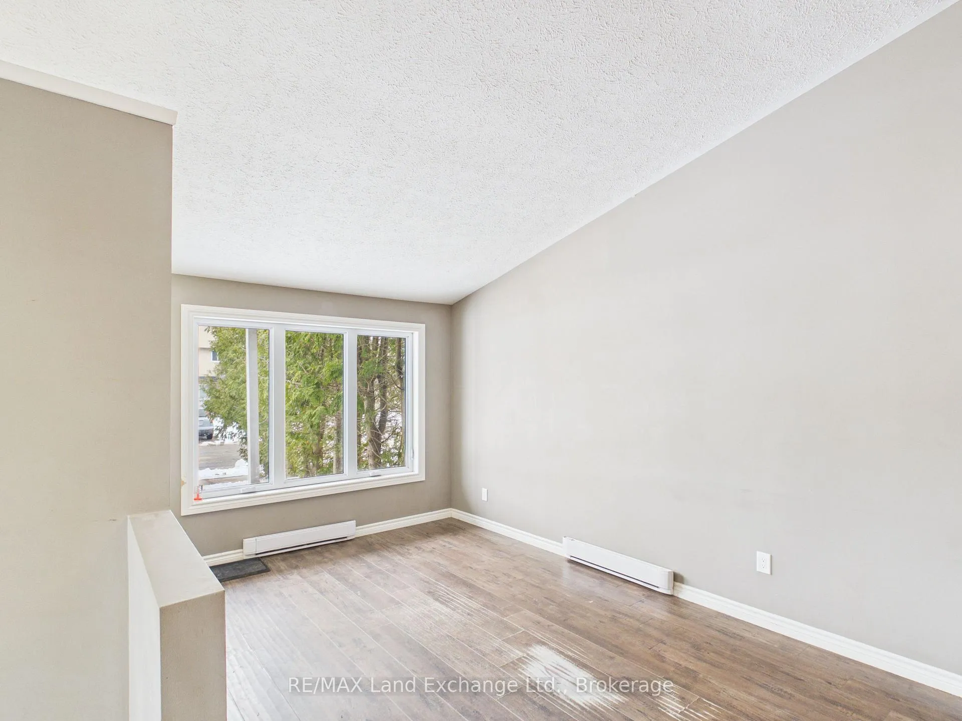Photo 4 of 655 Hunter Street, Kincardine — HOMEH