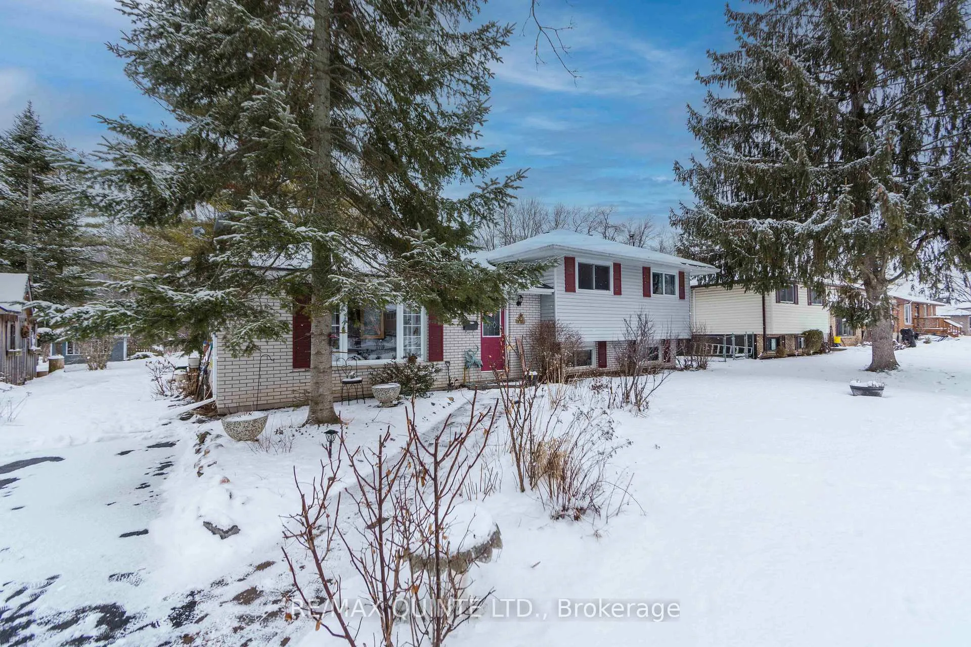 Photo 2 of 527 Montrose Road, Quinte West, Sidney Ward — HOMEH