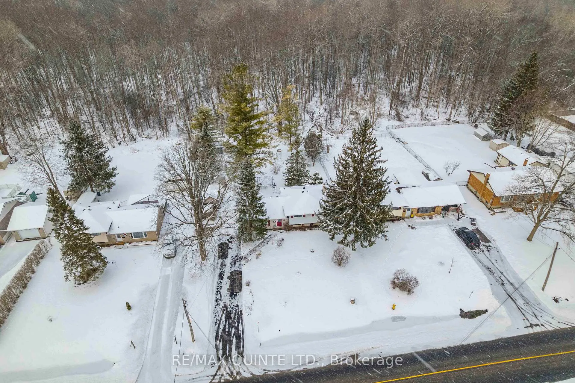 Photo 5 of 527 Montrose Road, Quinte West, Sidney Ward — HOMEH