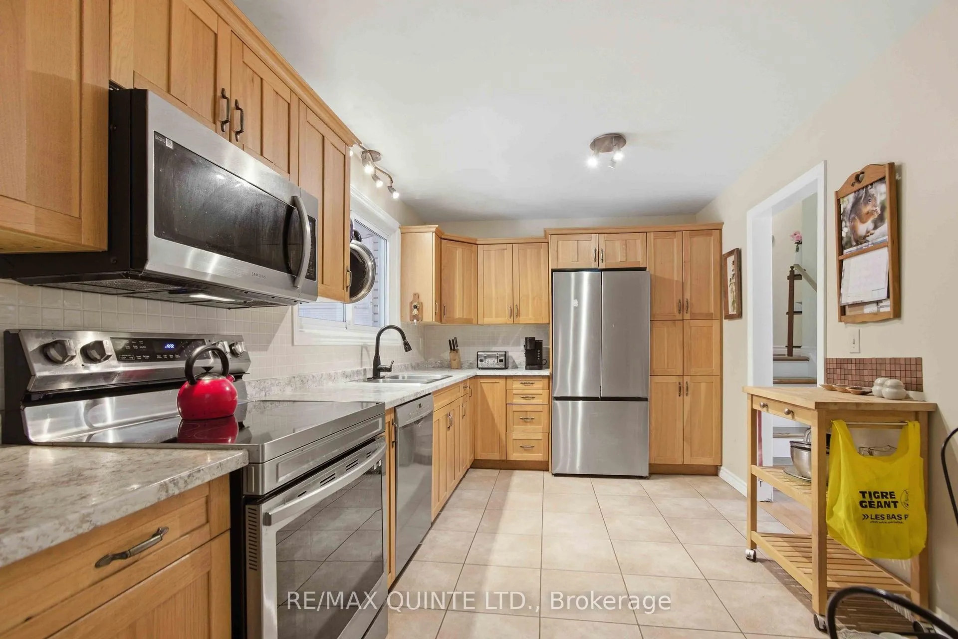 Photo 16 of 527 Montrose Road, Quinte West, Sidney Ward — HOMEH