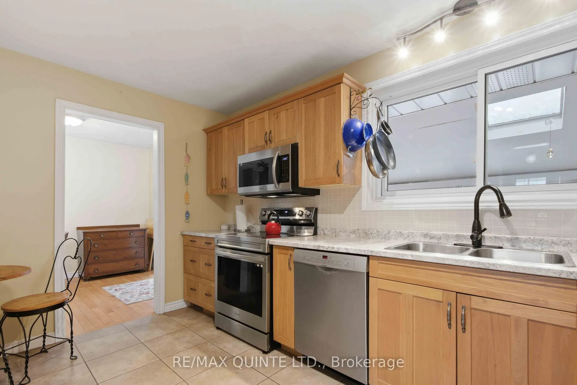 Photo 18 of 527 Montrose Road, Quinte West, Sidney Ward — HOMEH