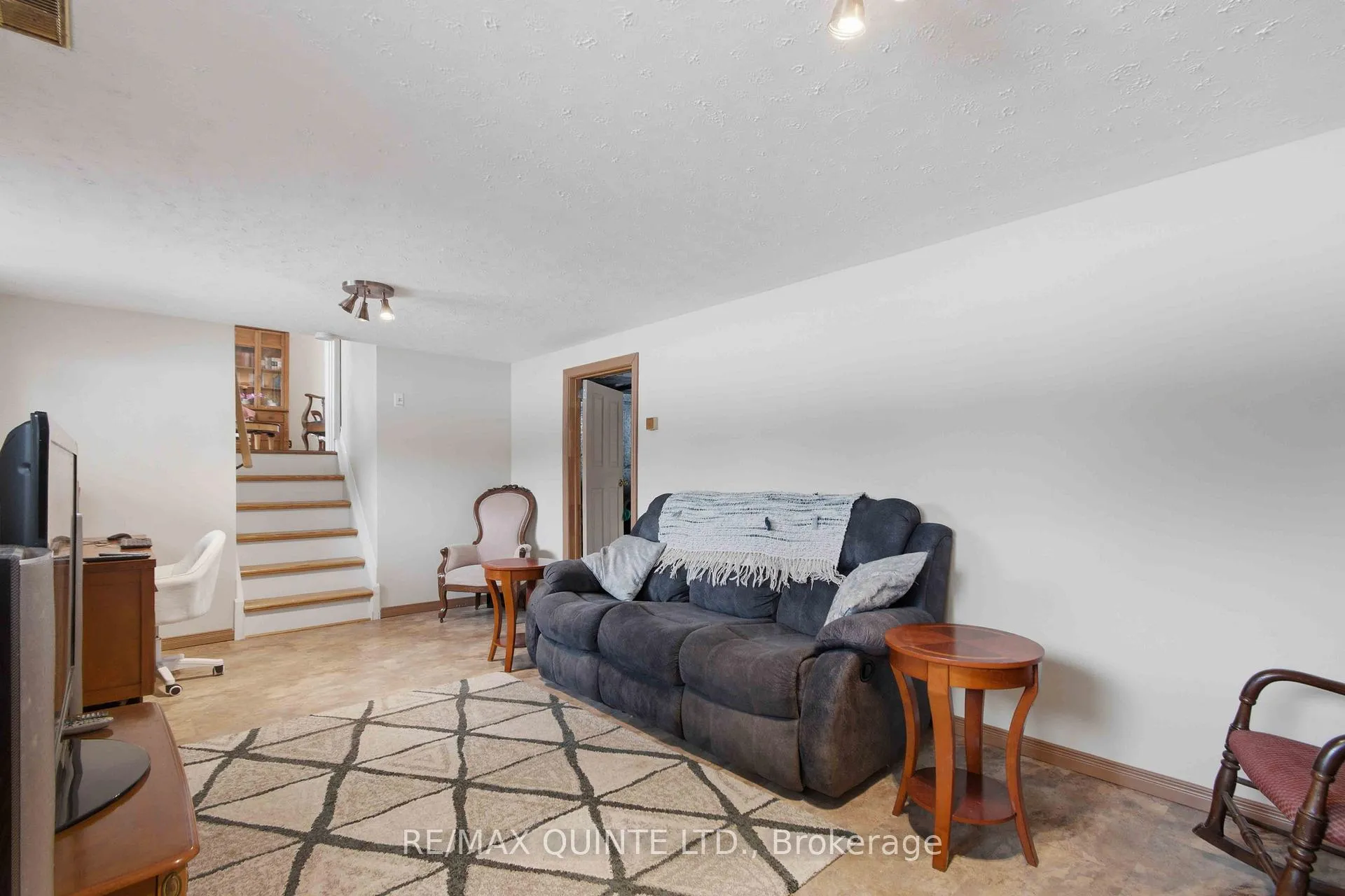 Photo 28 of 527 Montrose Road, Quinte West, Sidney Ward — HOMEH