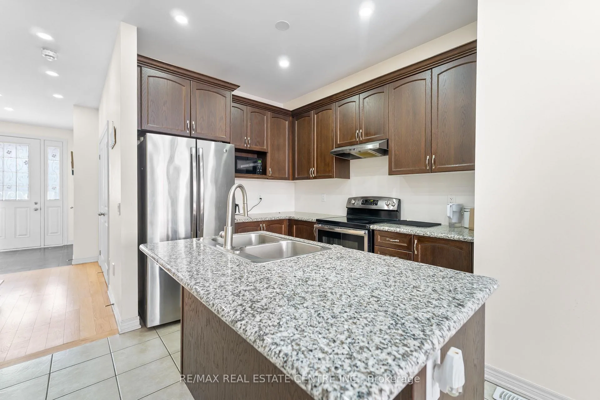 Photo 4 of 74 Ivor Crescent, Brampton, Northwest Brampton — HOMEH