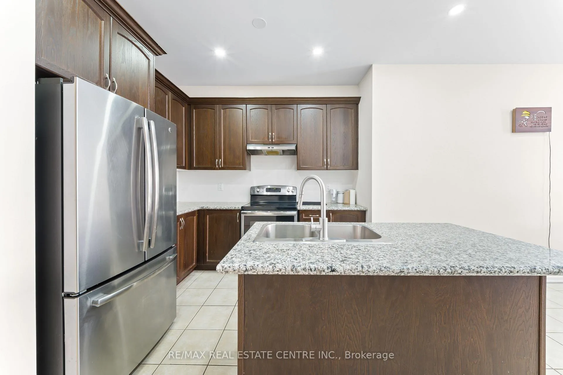 Photo 5 of 74 Ivor Crescent, Brampton, Northwest Brampton — HOMEH