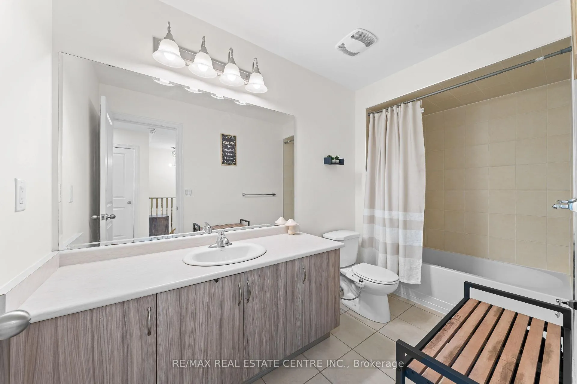 Photo 14 of 74 Ivor Crescent, Brampton, Northwest Brampton — HOMEH