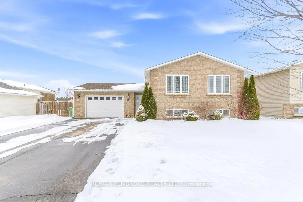 Photo 1 of 17 Greenvale Crescent, Petawawa — HOMEH