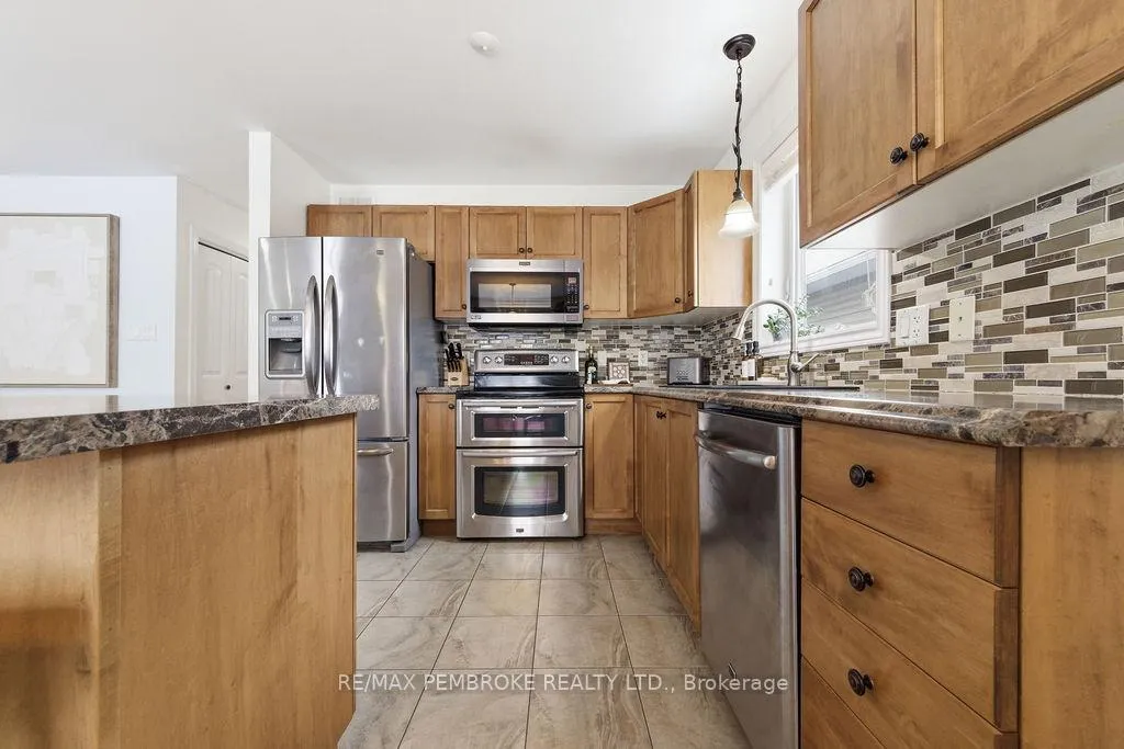 Photo 7 of 17 Greenvale Crescent, Petawawa — HOMEH