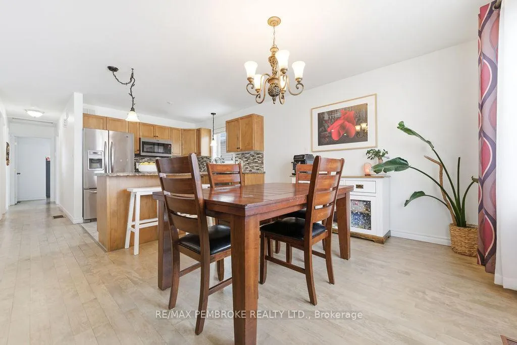 Photo 12 of 17 Greenvale Crescent, Petawawa — HOMEH