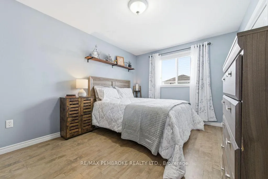 Photo 15 of 17 Greenvale Crescent, Petawawa — HOMEH
