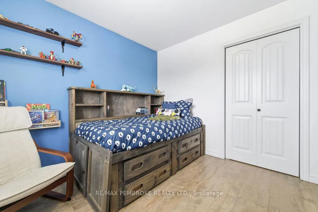 Photo 17 of 17 Greenvale Crescent, Petawawa — HOMEH