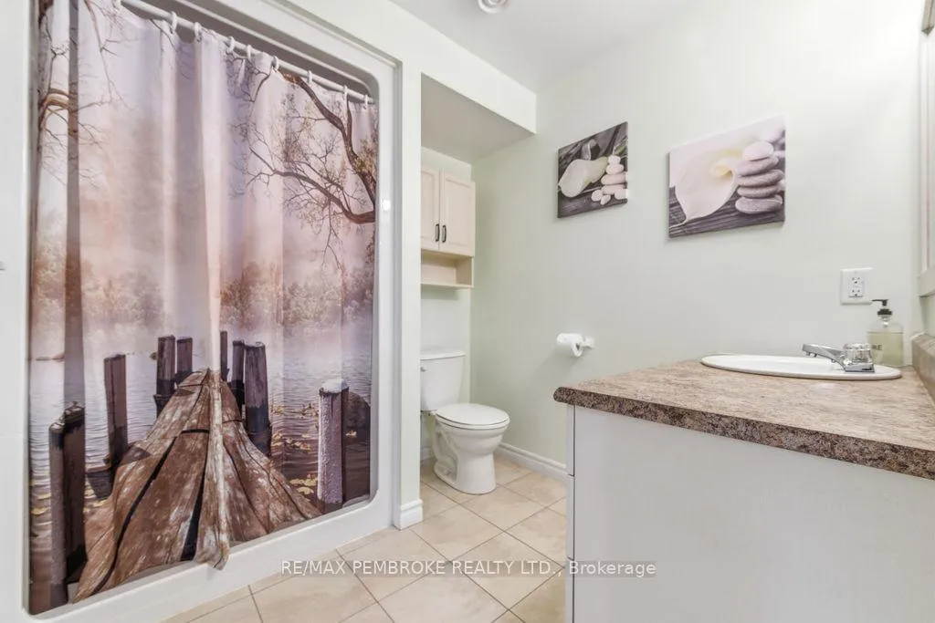 Photo 19 of 17 Greenvale Crescent, Petawawa — HOMEH