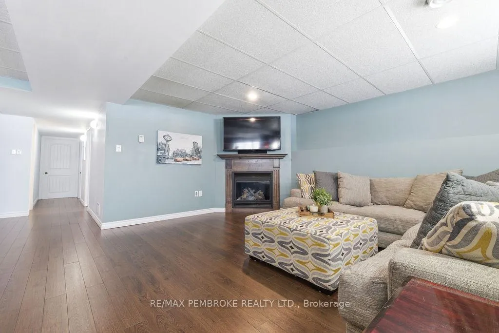 Photo 24 of 17 Greenvale Crescent, Petawawa — HOMEH