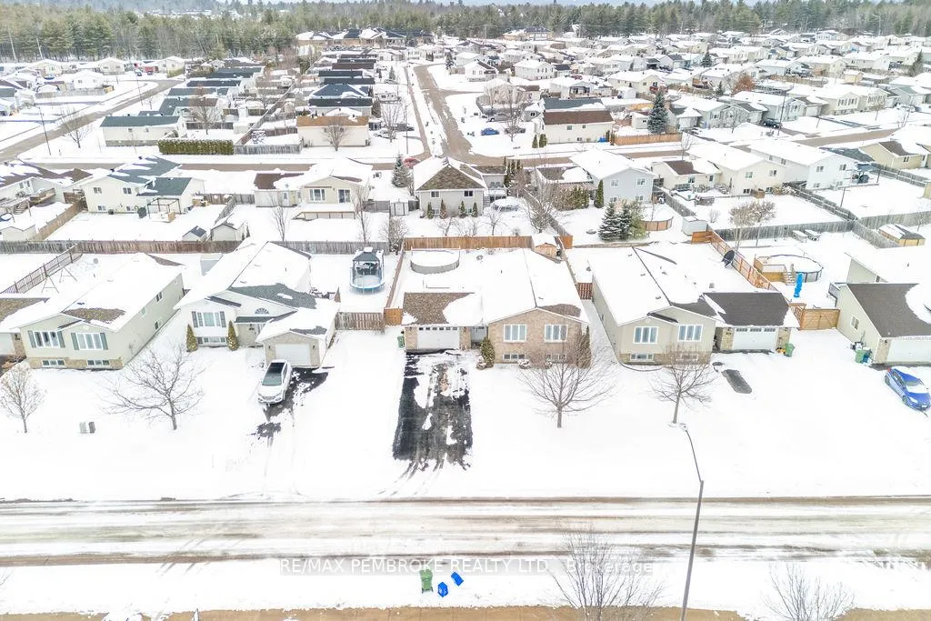 Photo 26 of 17 Greenvale Crescent, Petawawa — HOMEH