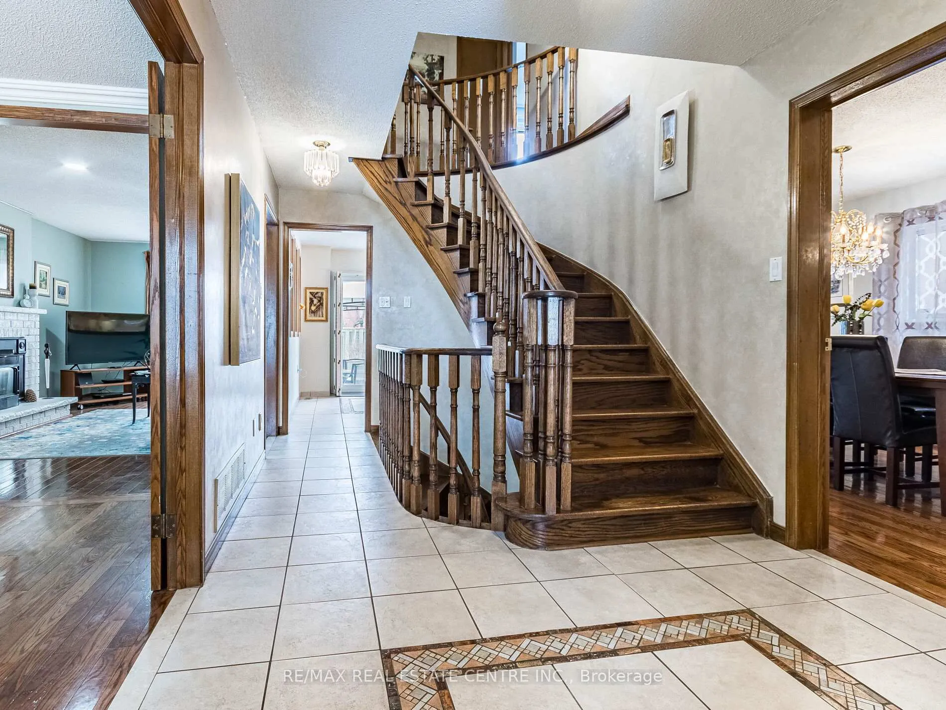 Photo 5 of 9 Turtlecreek Boulevard, Brampton, Fletcher's Creek South — HOMEH