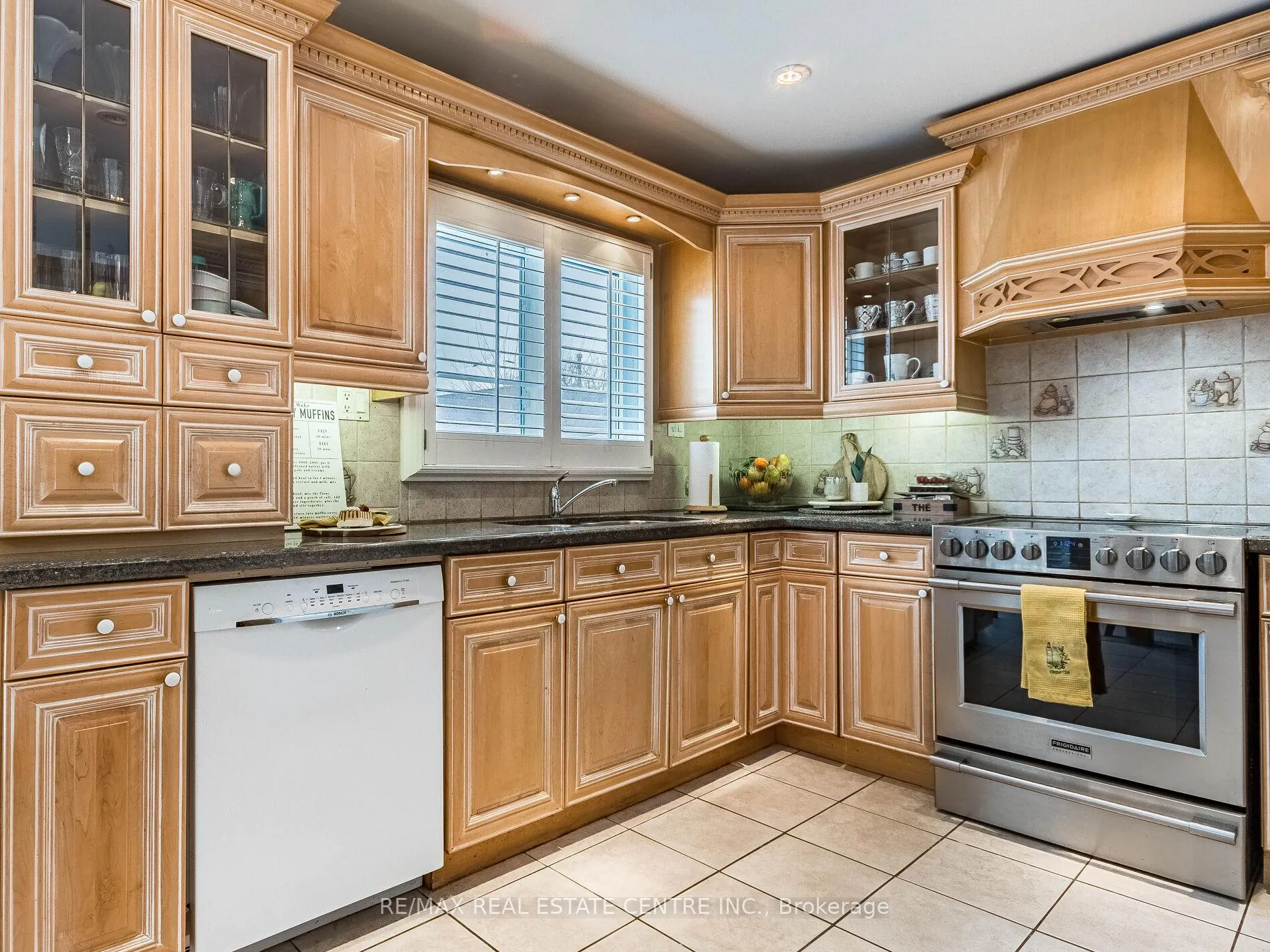 Photo 13 of 9 Turtlecreek Boulevard, Brampton, Fletcher's Creek South — HOMEH