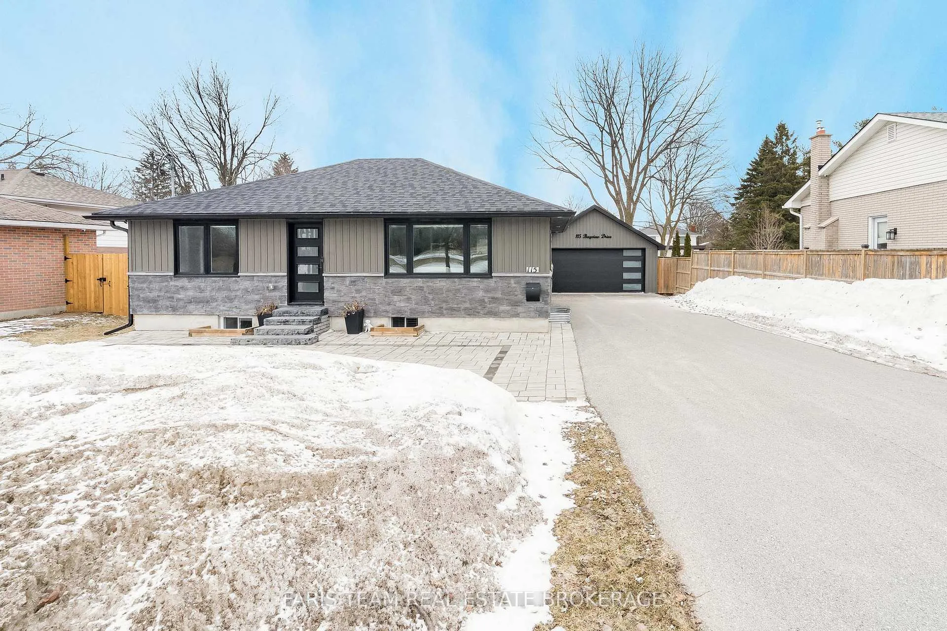 Photo 2 of 115 Bayview Drive, Barrie, Allandale Heights — HOMEH
