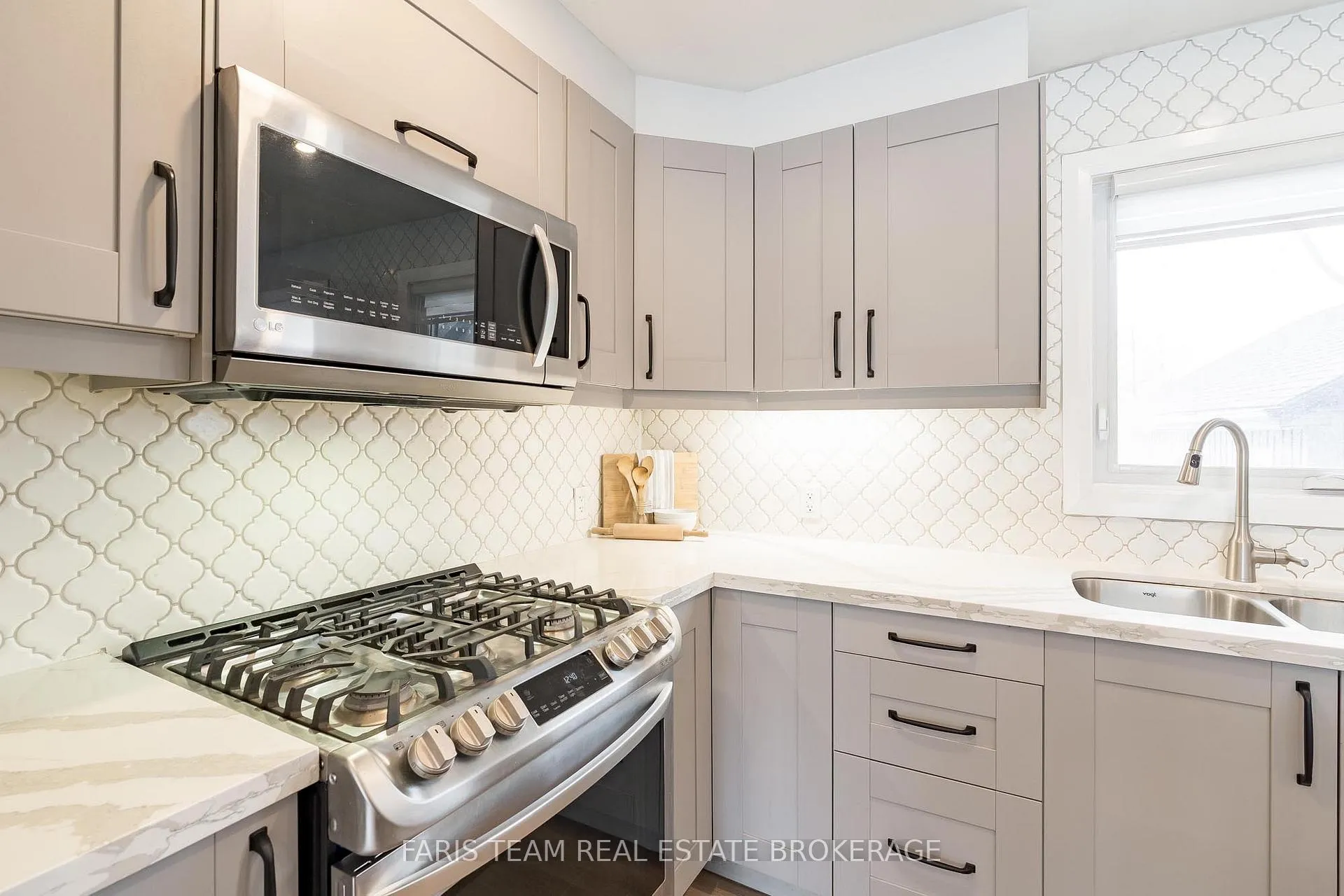 Photo 7 of 115 Bayview Drive, Barrie, Allandale Heights — HOMEH