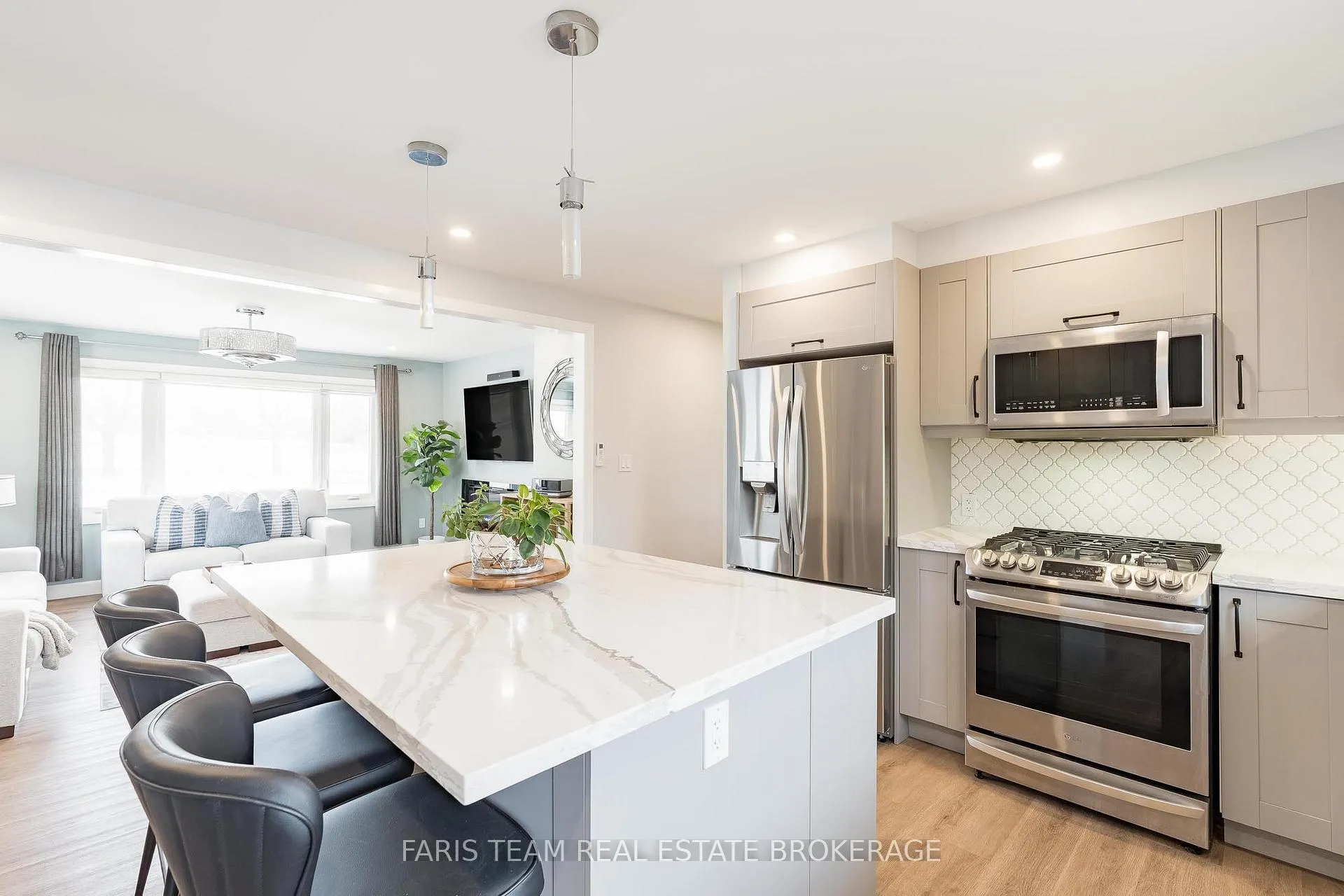 Photo 9 of 115 Bayview Drive, Barrie, Allandale Heights — HOMEH