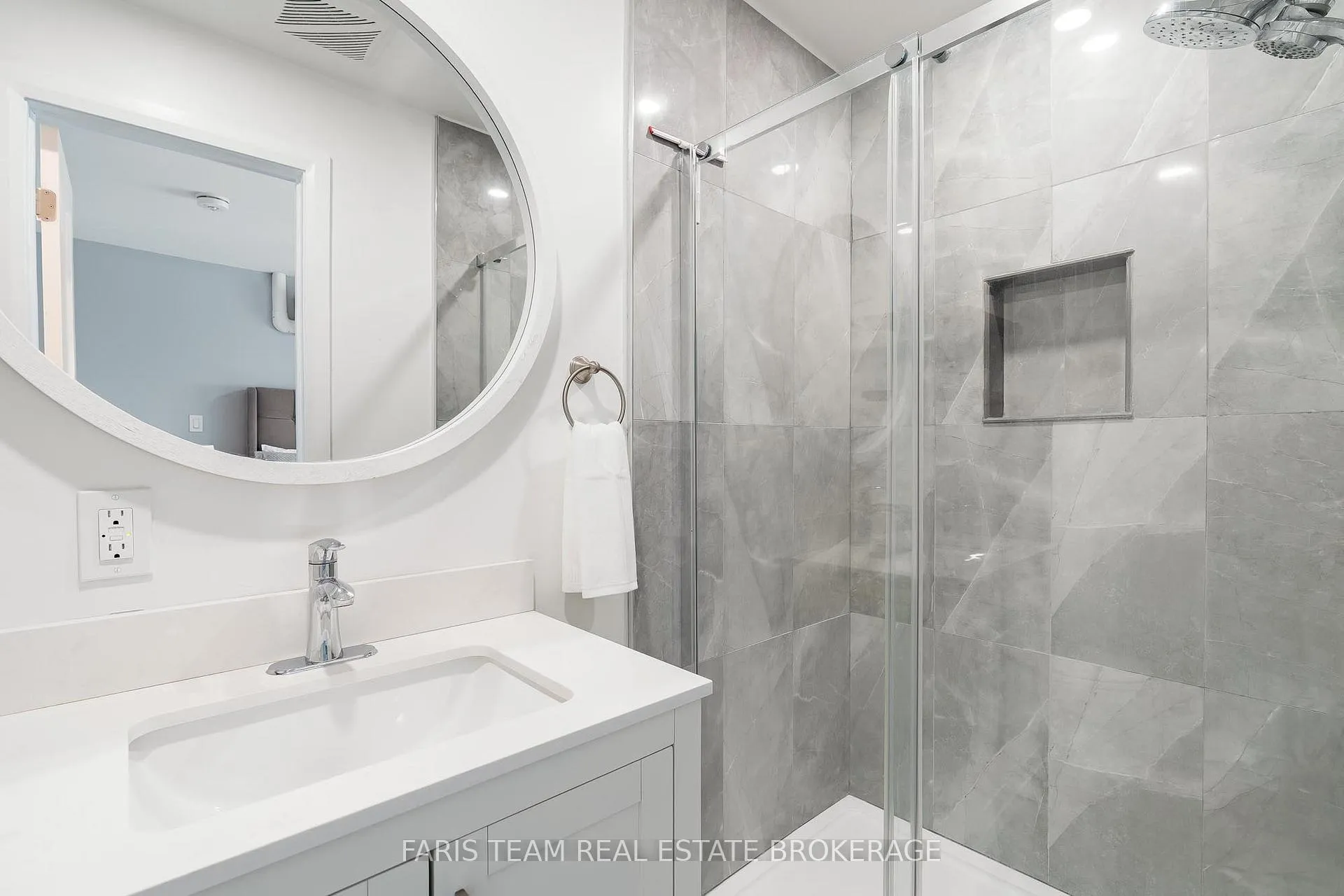 Photo 17 of 115 Bayview Drive, Barrie, Allandale Heights — HOMEH