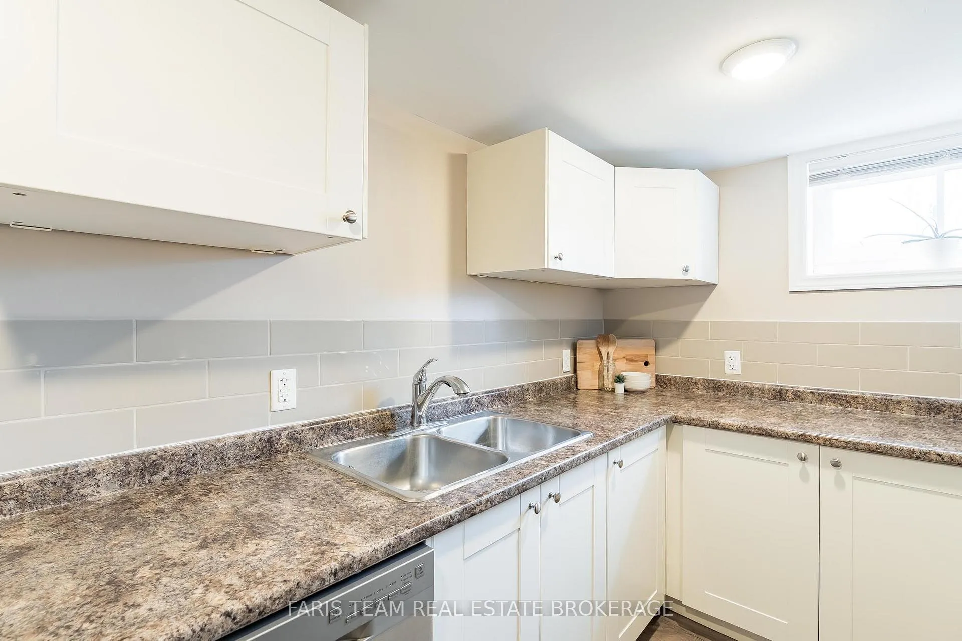Photo 25 of 115 Bayview Drive, Barrie, Allandale Heights — HOMEH