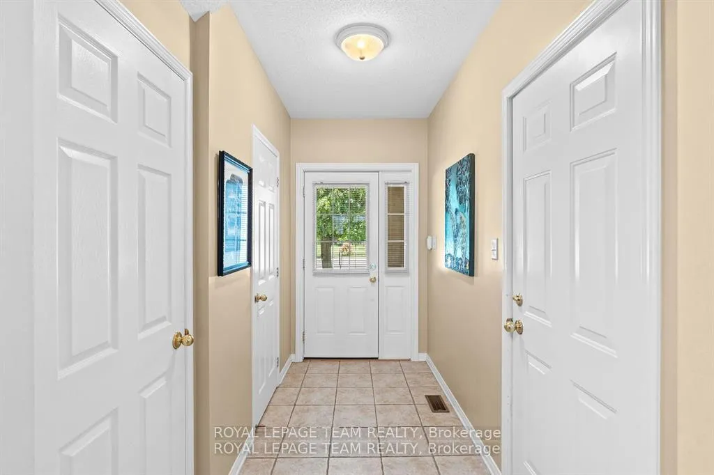 Photo 4 of 30 Riverstone Drive, Ottawa, Barrhaven - Stonebridge — HOMEH