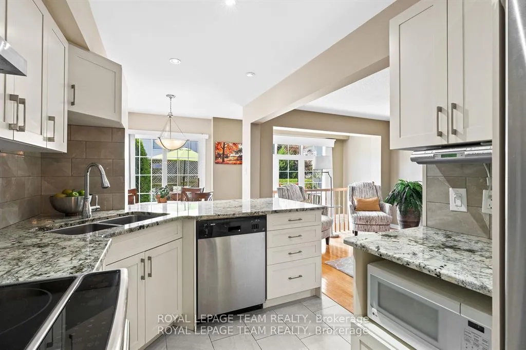 Photo 12 of 30 Riverstone Drive, Ottawa, Barrhaven - Stonebridge — HOMEH