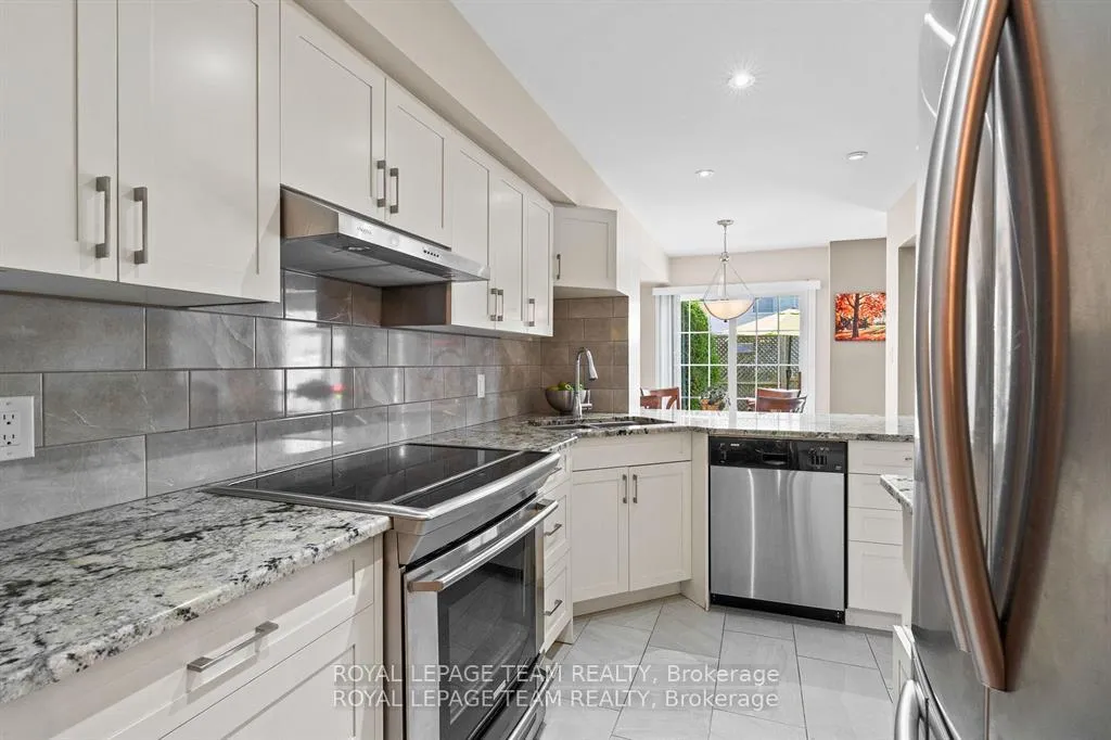 Photo 13 of 30 Riverstone Drive, Ottawa, Barrhaven - Stonebridge — HOMEH