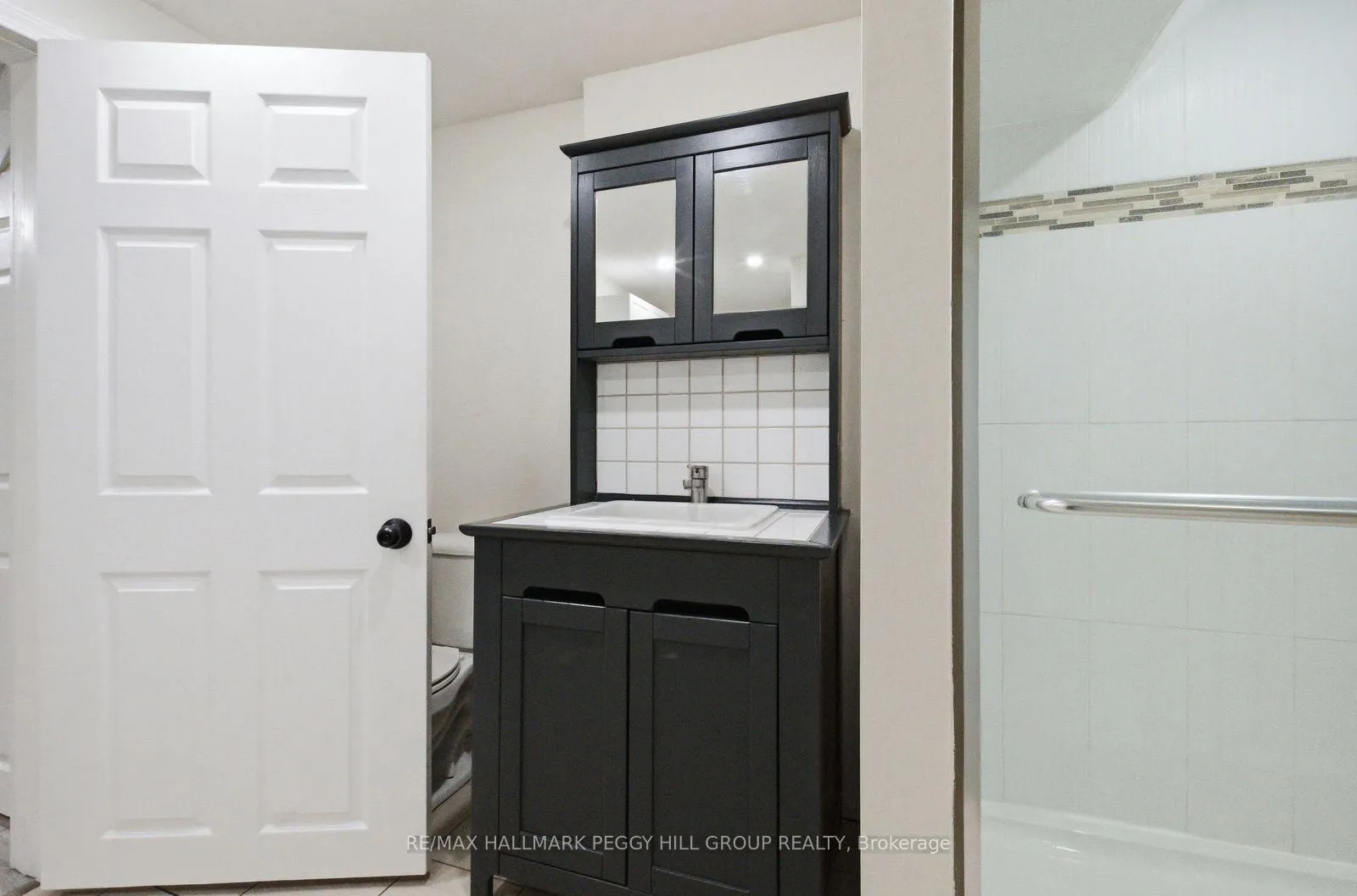 Photo 8 of Unit Basement, 15 Christie Crescent, Barrie, Letitia Heights — HOMEH