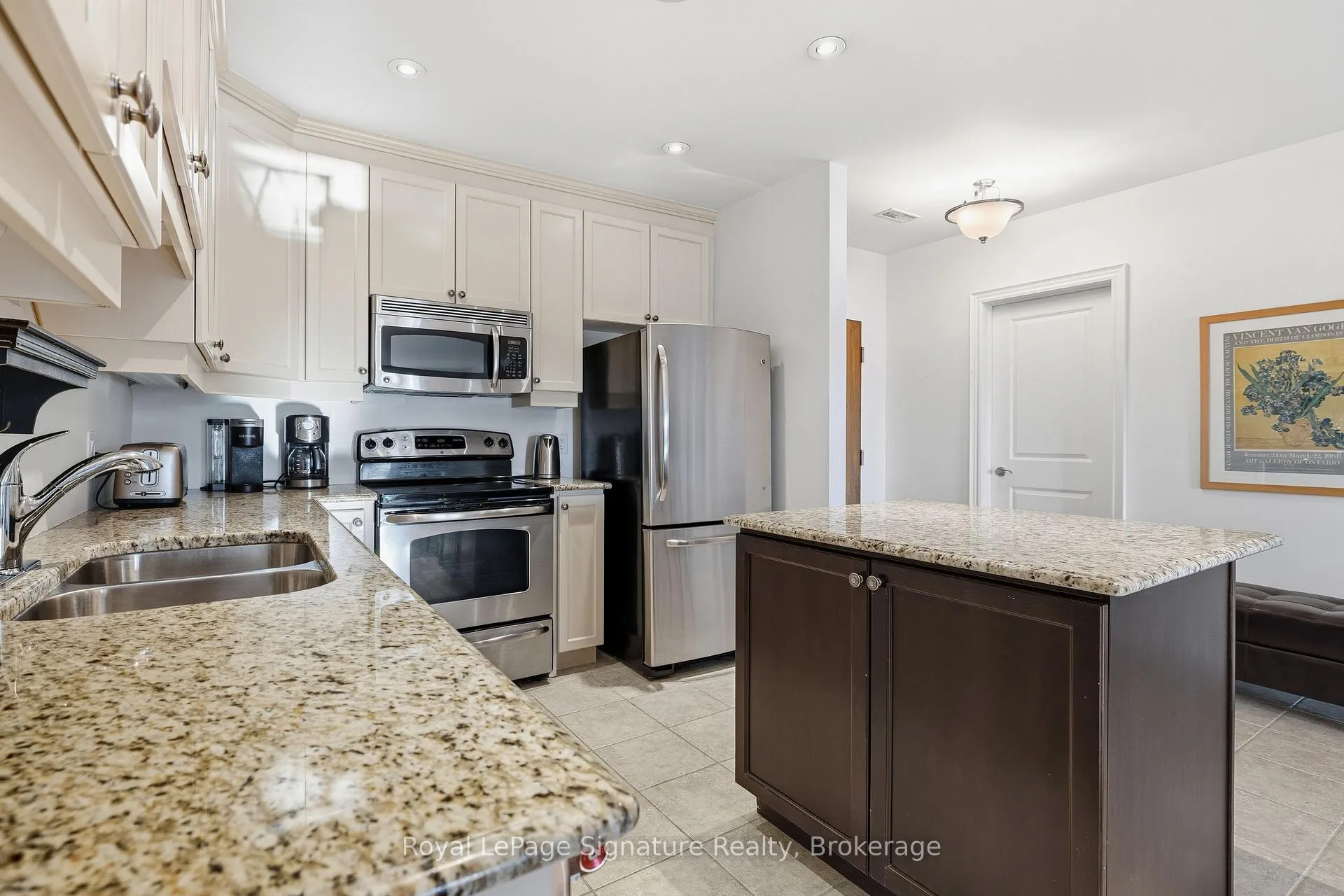 Photo 8 of Unit 207, 27 Beaver Street, Blue Mountains — HOMEH