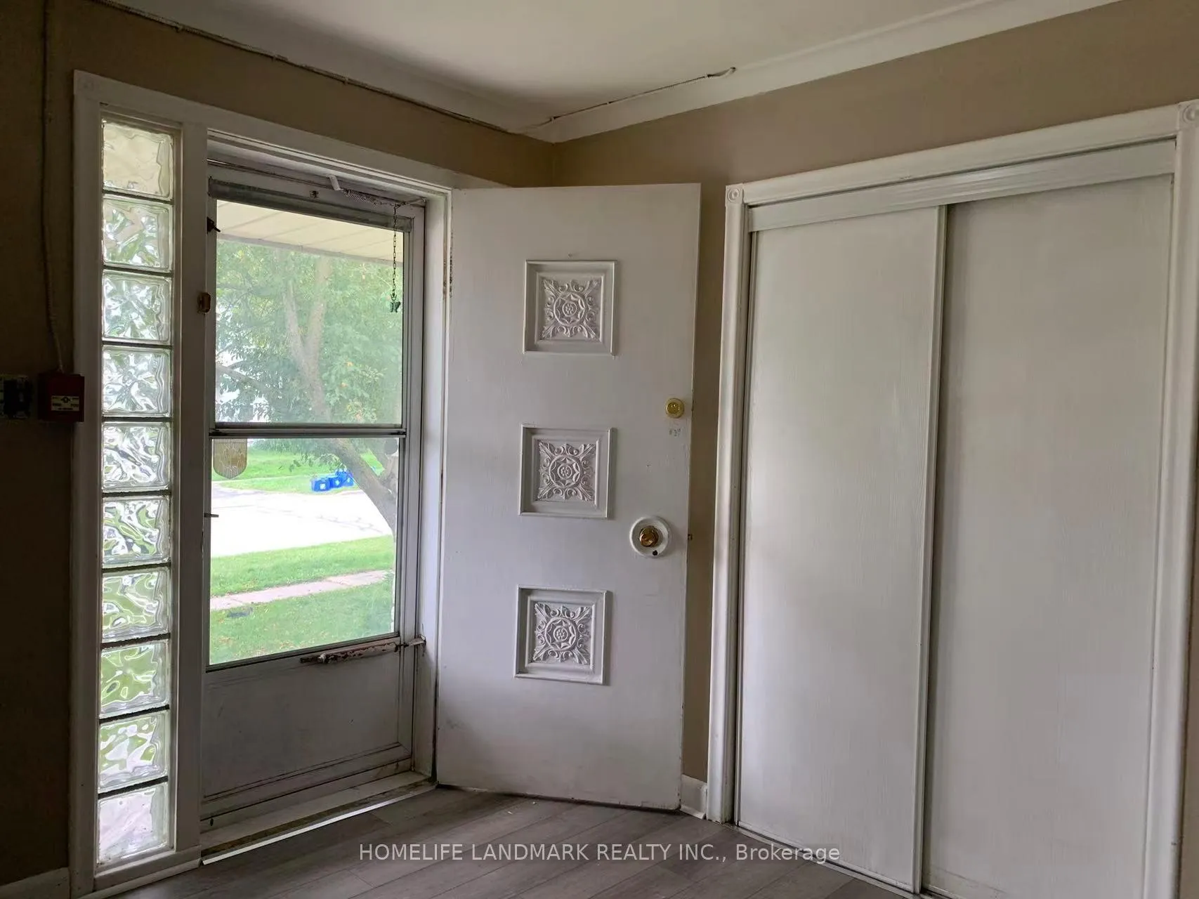 Photo 11 of 320 Elgin Street W, Oshawa, McLaughlin — HOMEH
