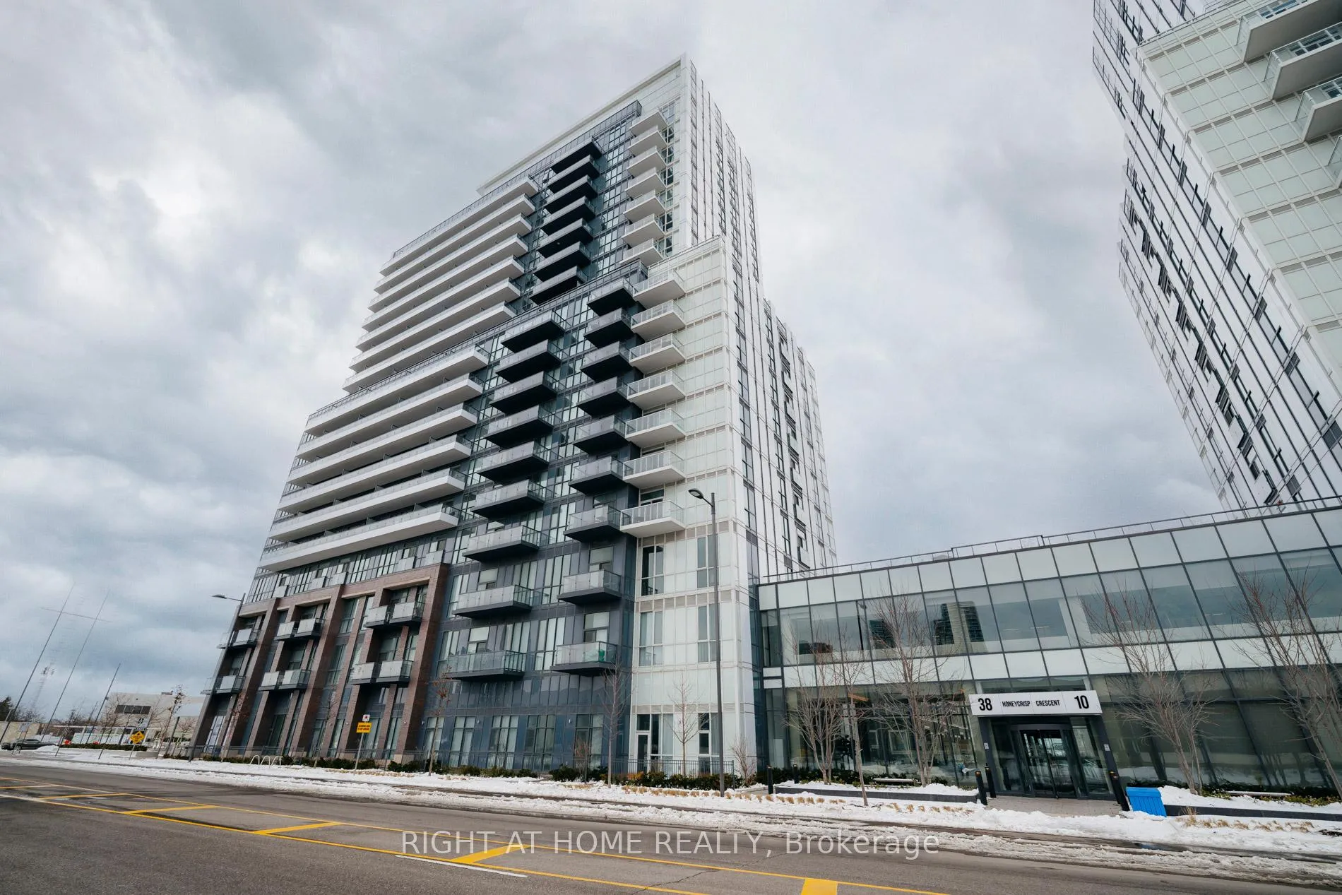 Photo 1 of Unit 1607, 38 Honeycrisp Crescent, Vaughan, Vaughan Corporate Centre — HOMEH