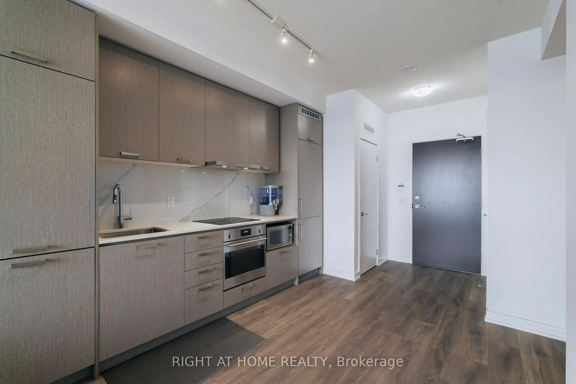 Photo 5 of Unit 1607, 38 Honeycrisp Crescent, Vaughan, Vaughan Corporate Centre — HOMEH