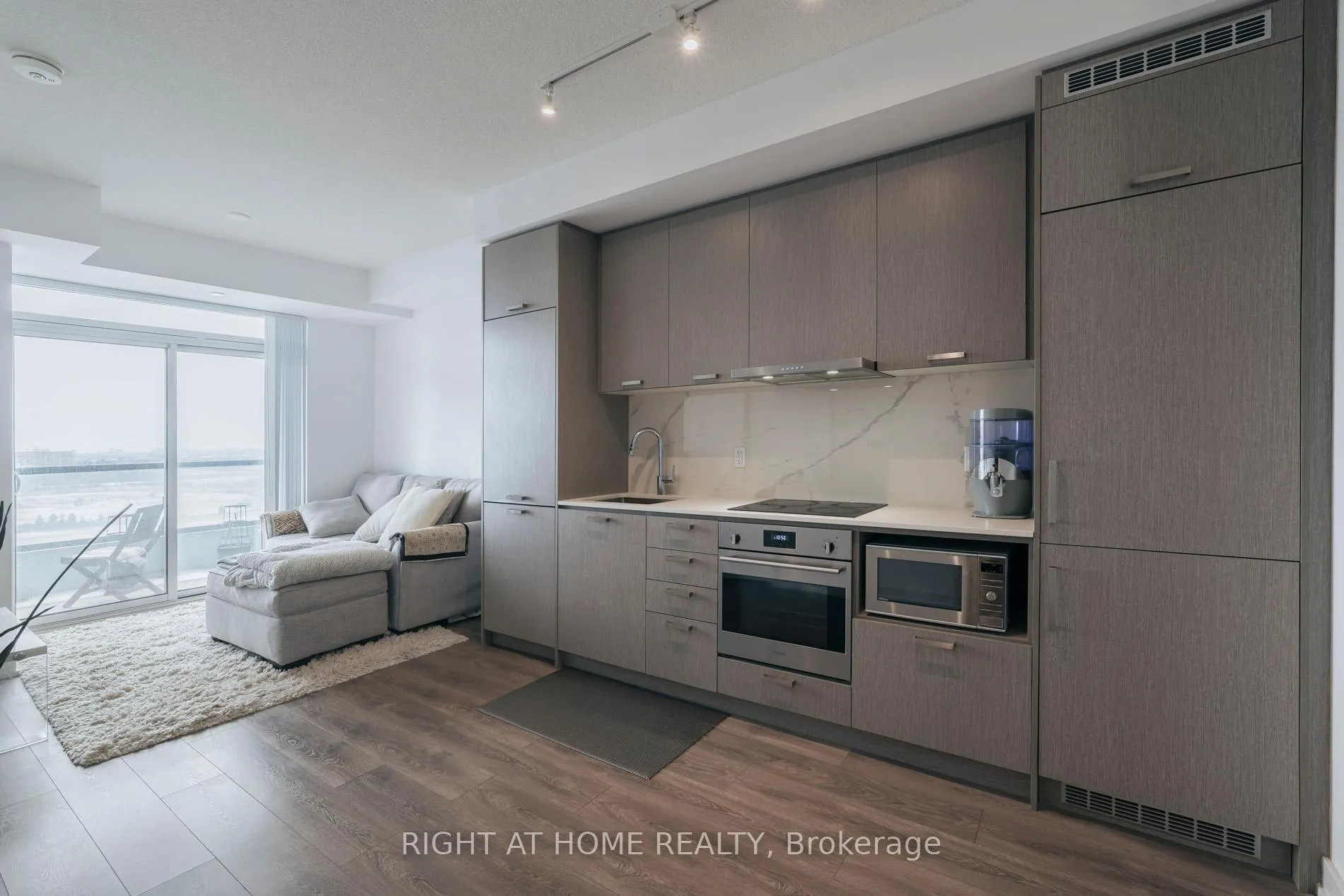 Photo 6 of Unit 1607, 38 Honeycrisp Crescent, Vaughan, Vaughan Corporate Centre — HOMEH
