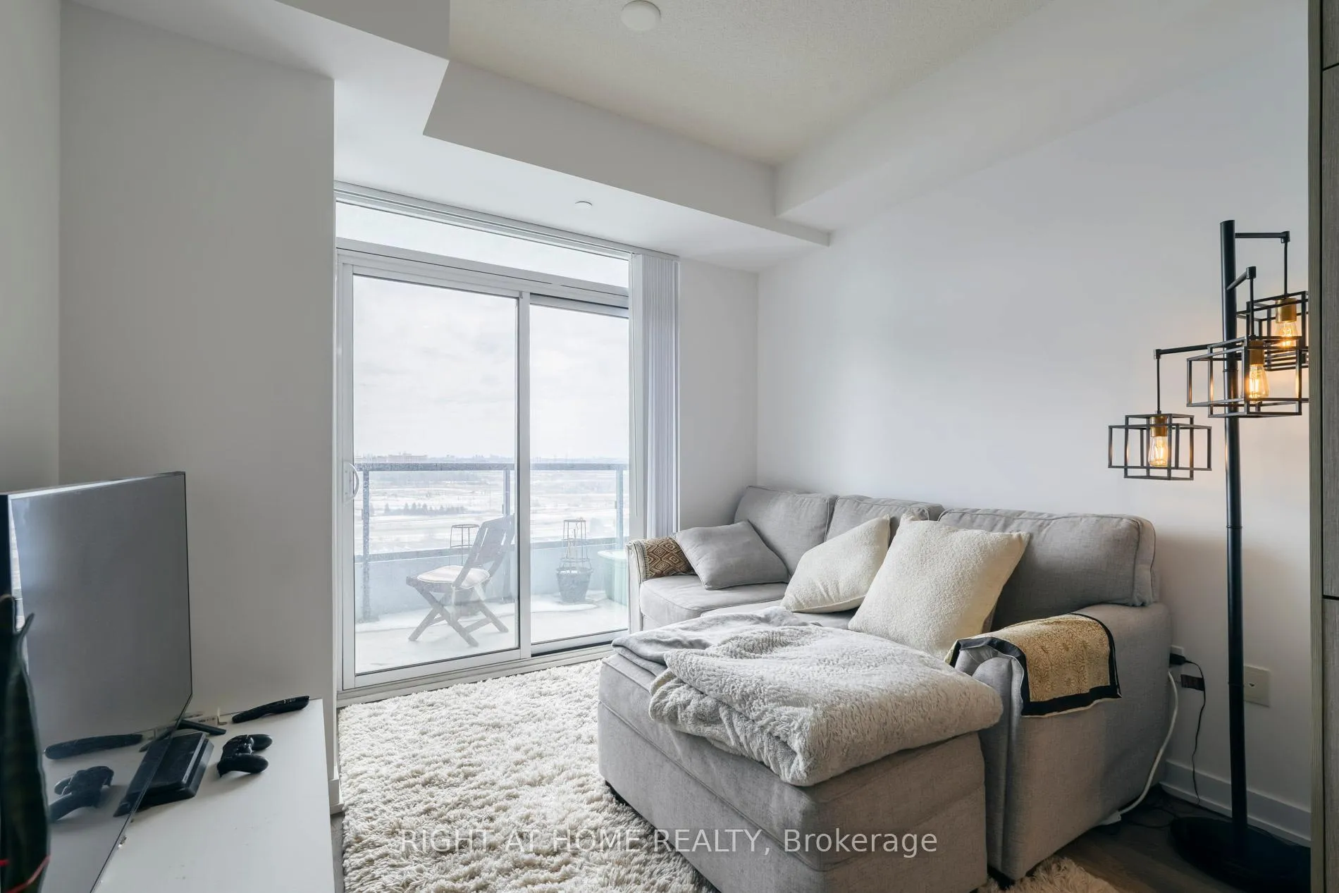 Photo 9 of Unit 1607, 38 Honeycrisp Crescent, Vaughan, Vaughan Corporate Centre — HOMEH