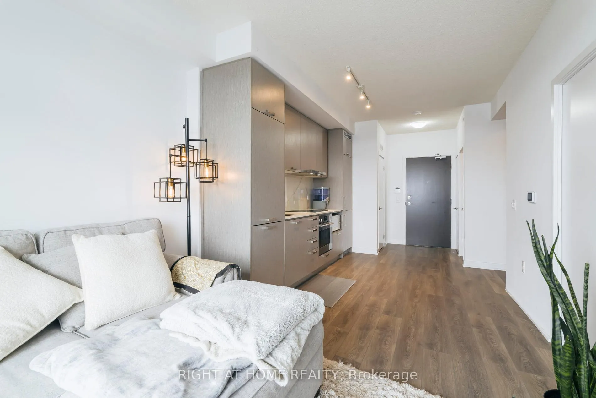 Photo 10 of Unit 1607, 38 Honeycrisp Crescent, Vaughan, Vaughan Corporate Centre — HOMEH