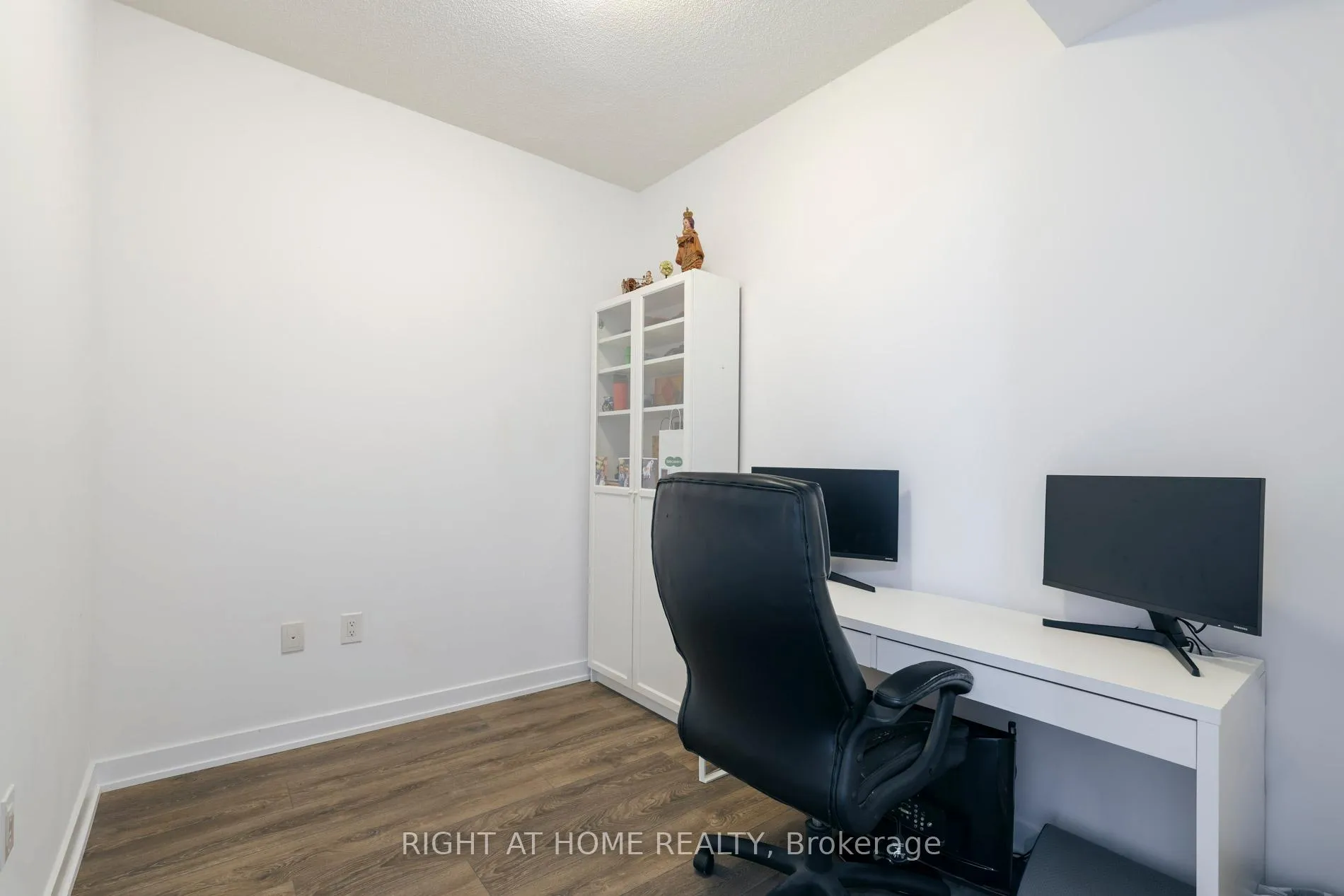 Photo 12 of Unit 1607, 38 Honeycrisp Crescent, Vaughan, Vaughan Corporate Centre — HOMEH