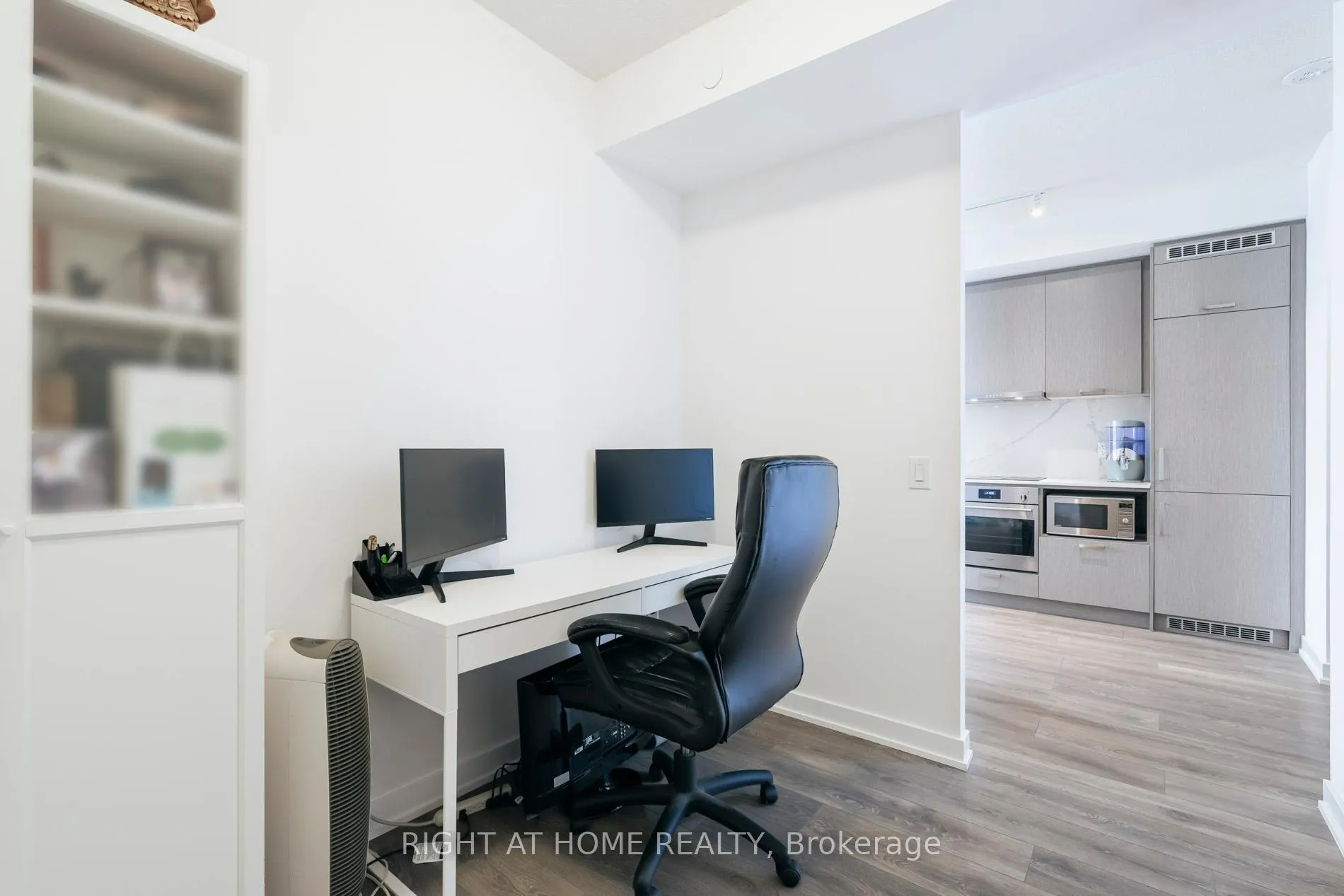 Photo 13 of Unit 1607, 38 Honeycrisp Crescent, Vaughan, Vaughan Corporate Centre — HOMEH