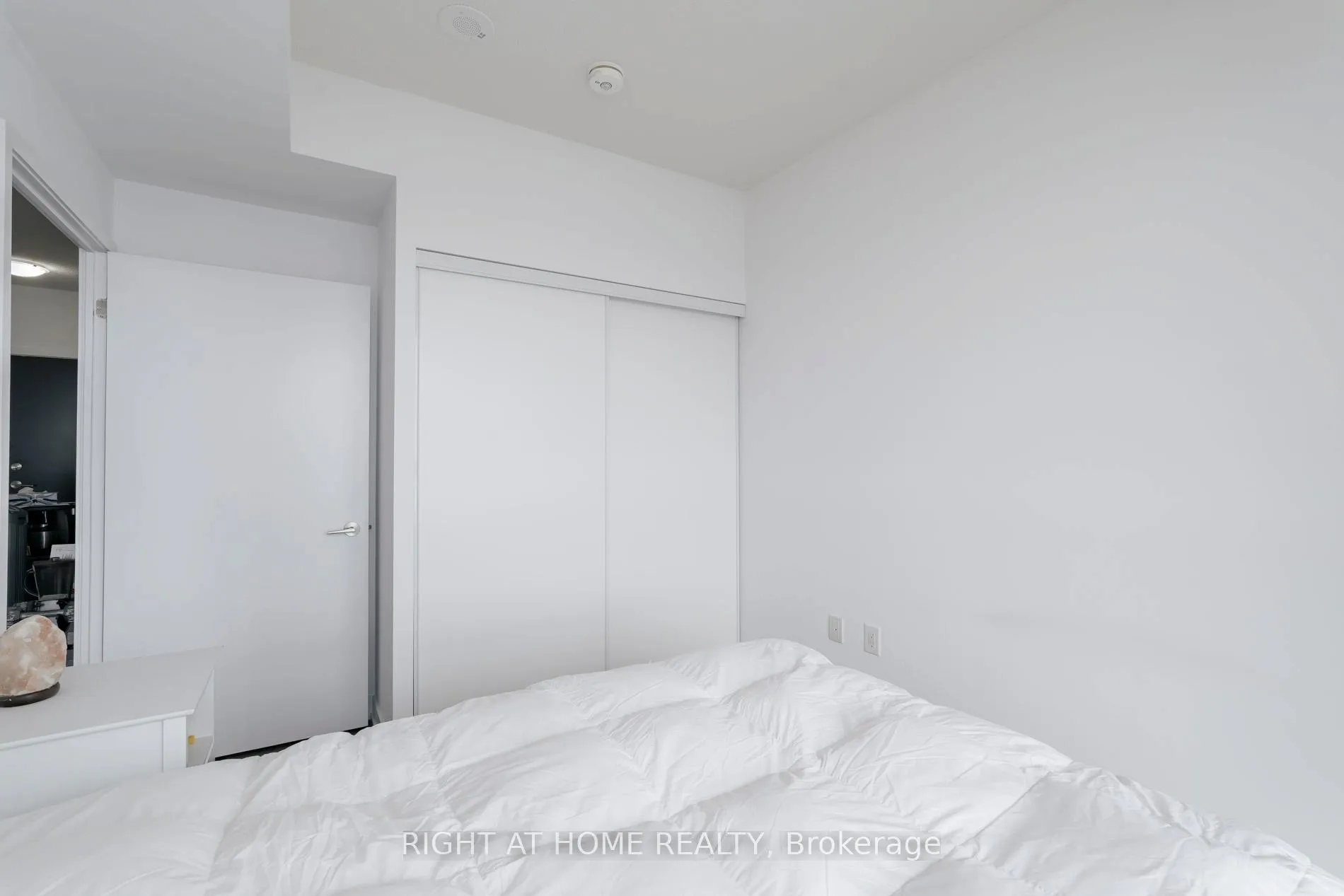 Photo 16 of Unit 1607, 38 Honeycrisp Crescent, Vaughan, Vaughan Corporate Centre — HOMEH