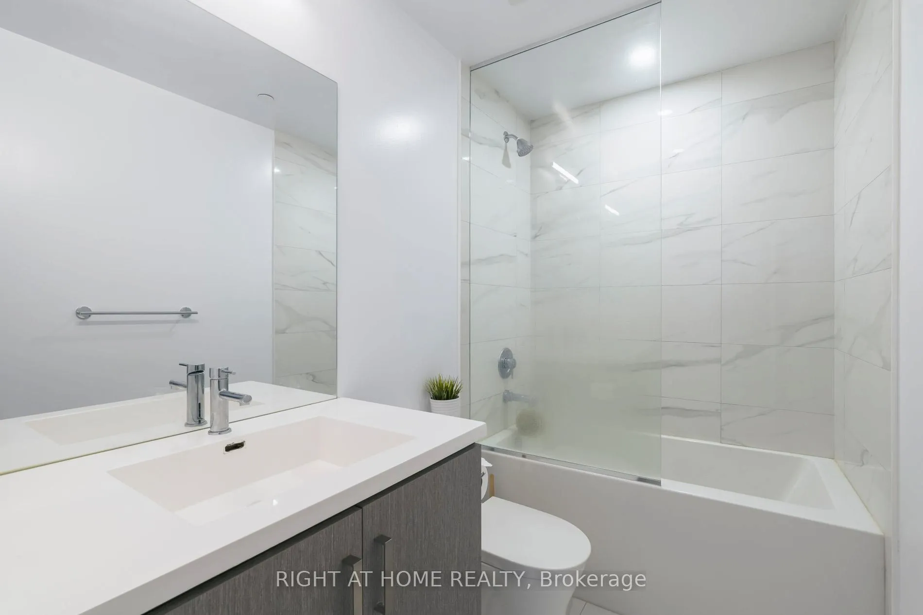 Photo 17 of Unit 1607, 38 Honeycrisp Crescent, Vaughan, Vaughan Corporate Centre — HOMEH