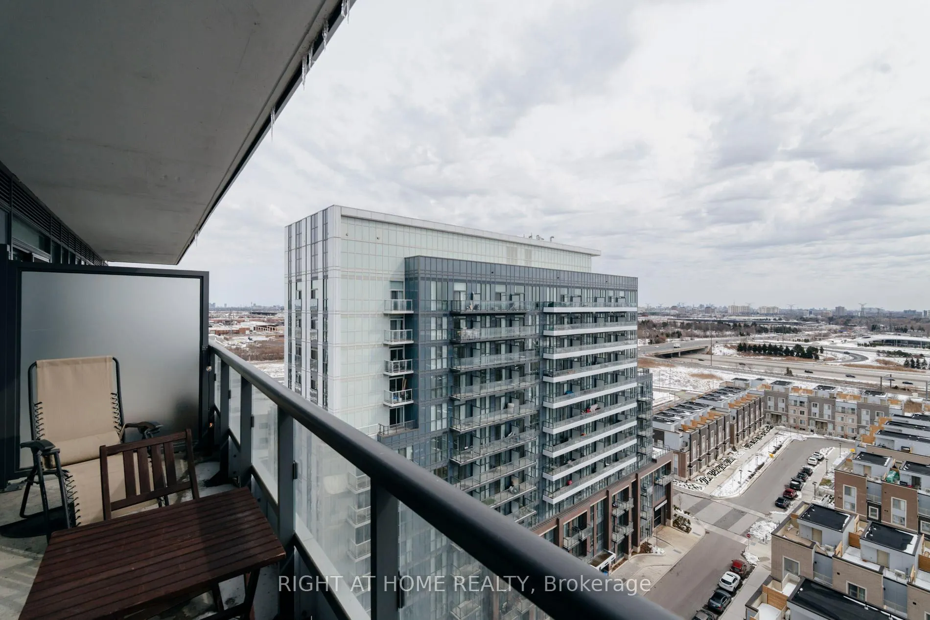 Photo 19 of Unit 1607, 38 Honeycrisp Crescent, Vaughan, Vaughan Corporate Centre — HOMEH