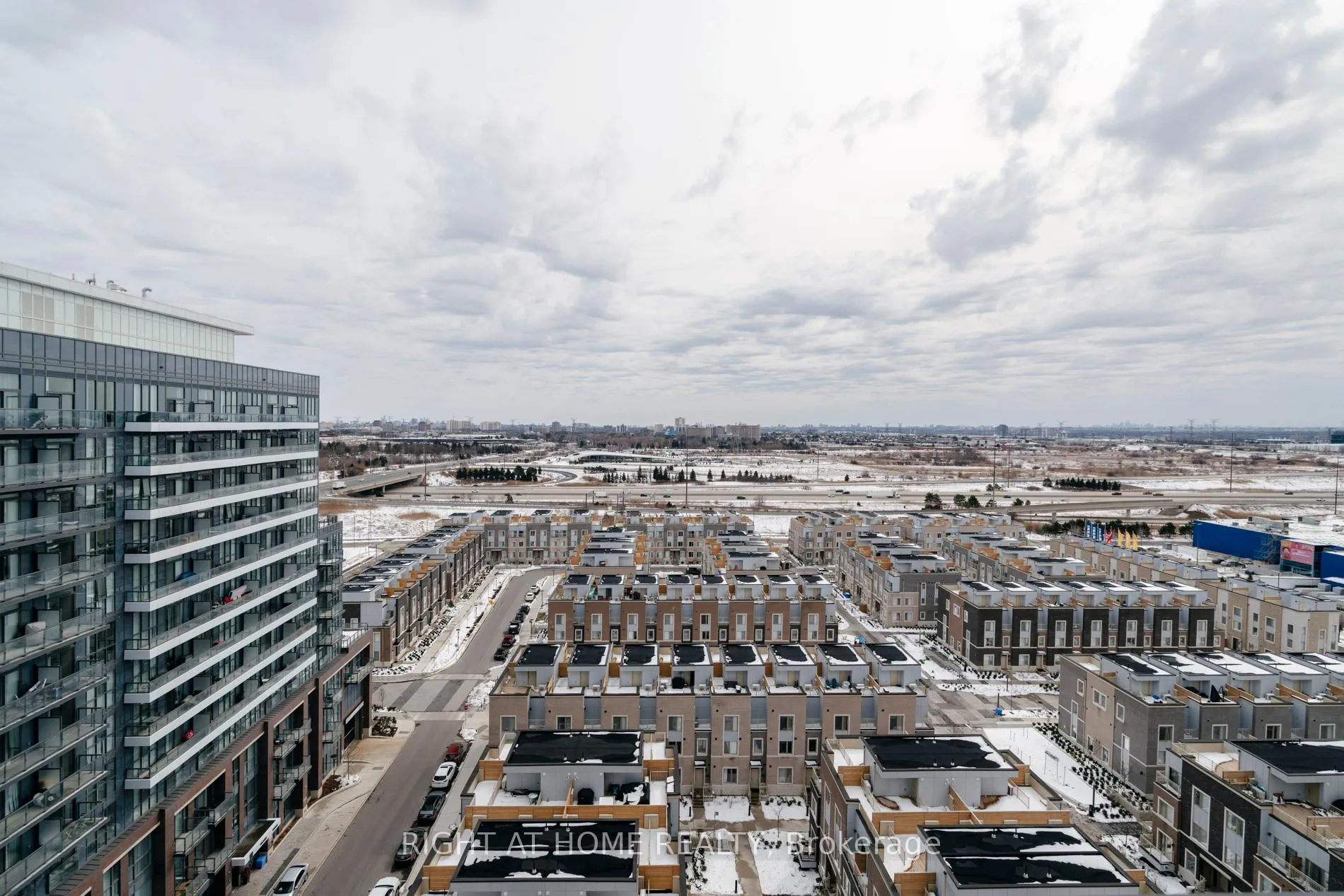 Photo 21 of Unit 1607, 38 Honeycrisp Crescent, Vaughan, Vaughan Corporate Centre — HOMEH