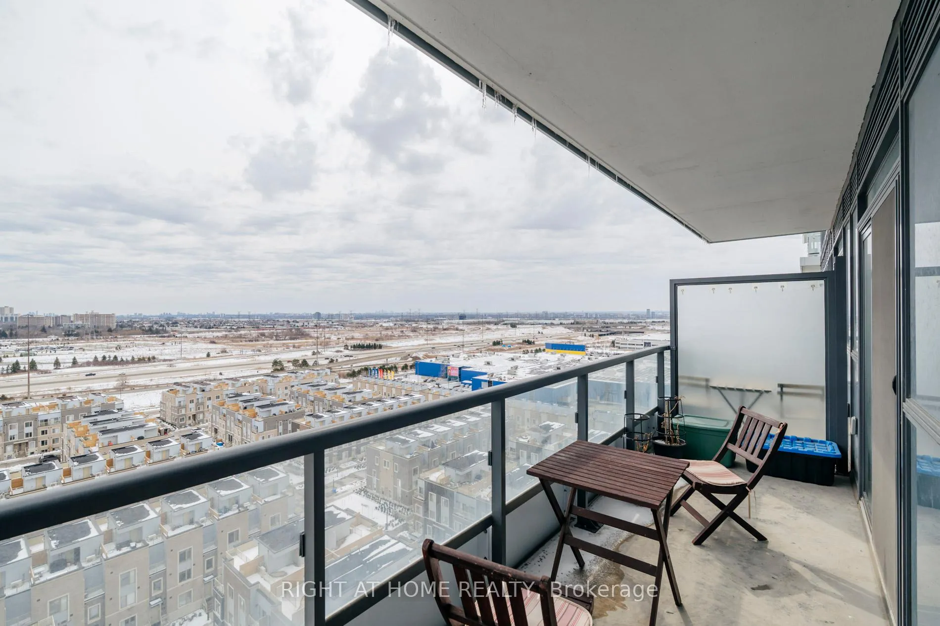 Photo 22 of Unit 1607, 38 Honeycrisp Crescent, Vaughan, Vaughan Corporate Centre — HOMEH